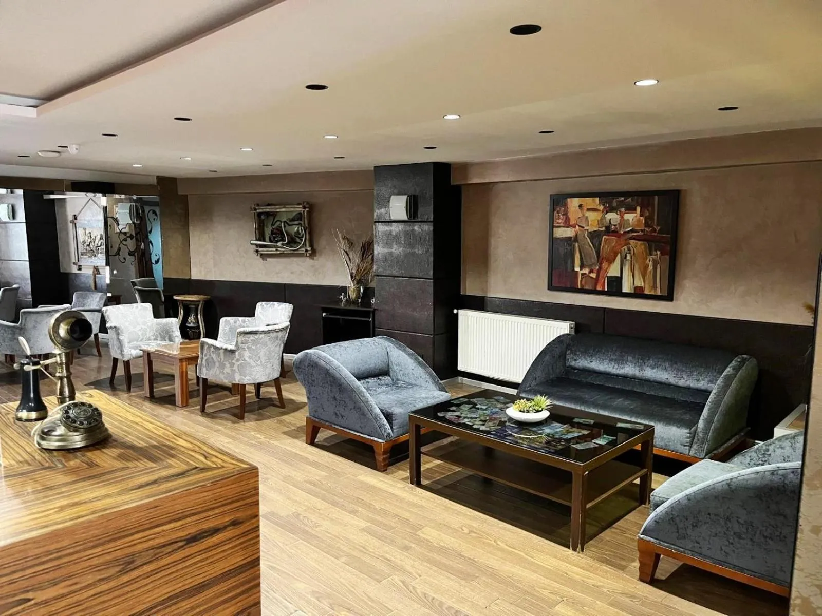 Lobby or reception in Hotel Süreyya