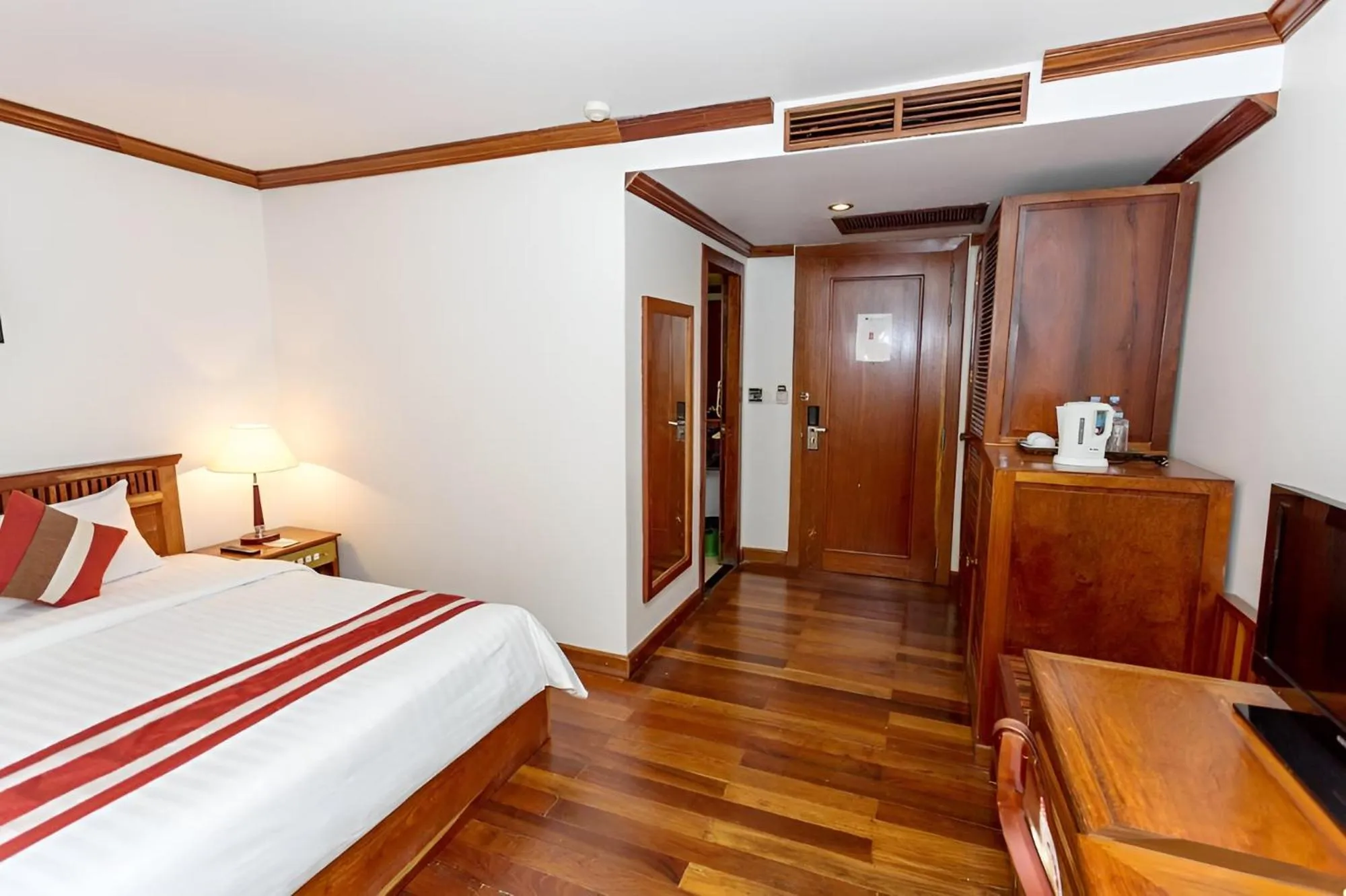 Bedroom, Bed in Cheathata CTA Hotel Siem Reap