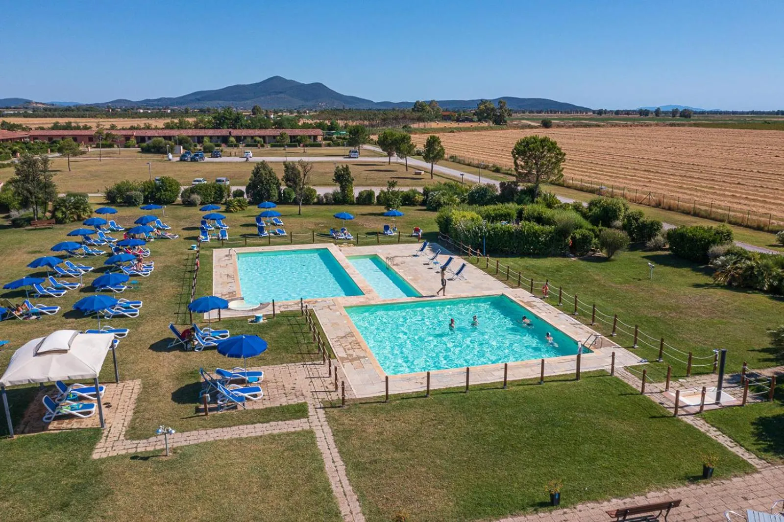 Swimming pool in Residenza Principina