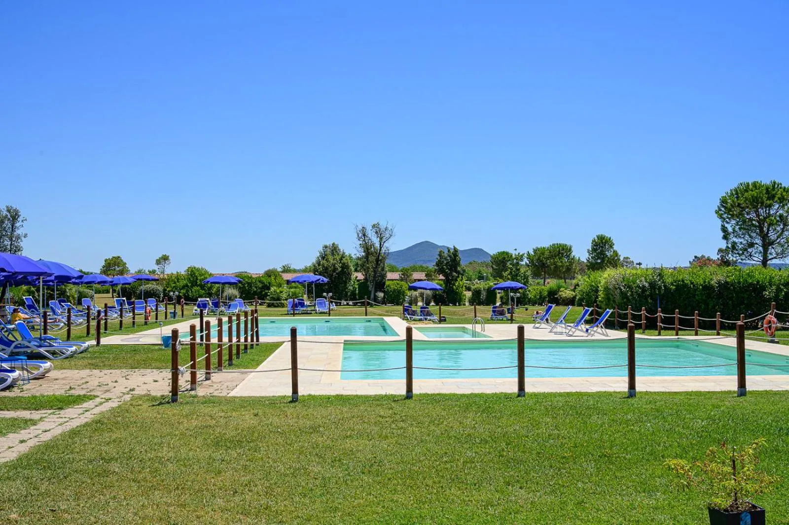 Swimming pool in Residenza Principina