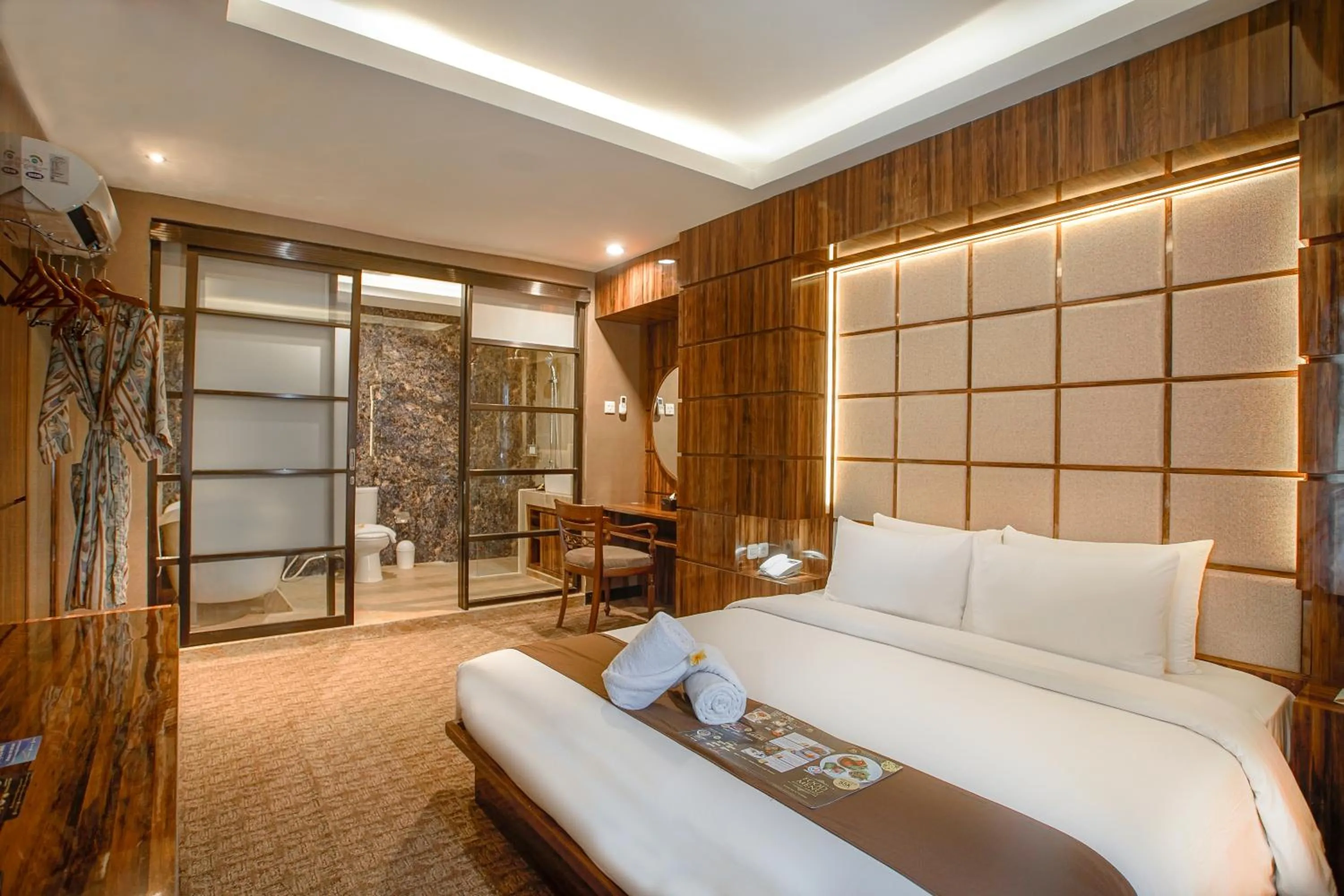 Bedroom, Bed in Royal Regantris Cendana