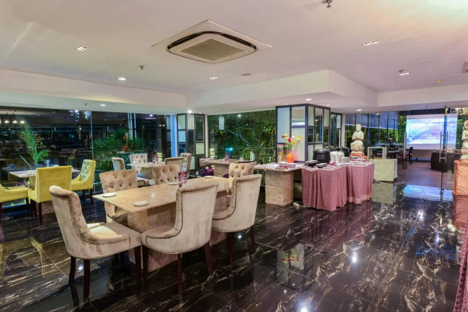 Dining area in Royal Regantris Cendana