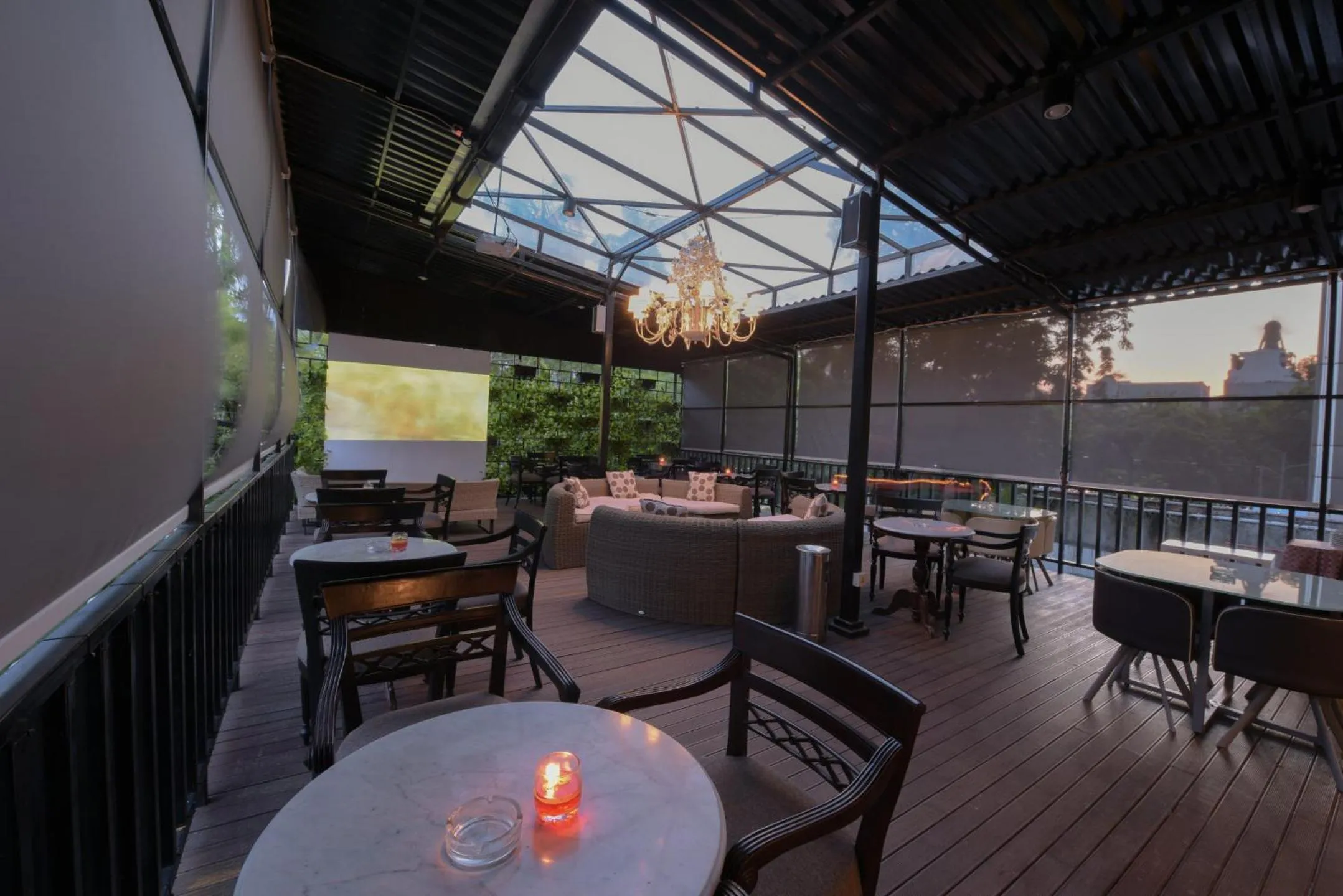 Restaurant/places to eat in Royal Regantris Cendana