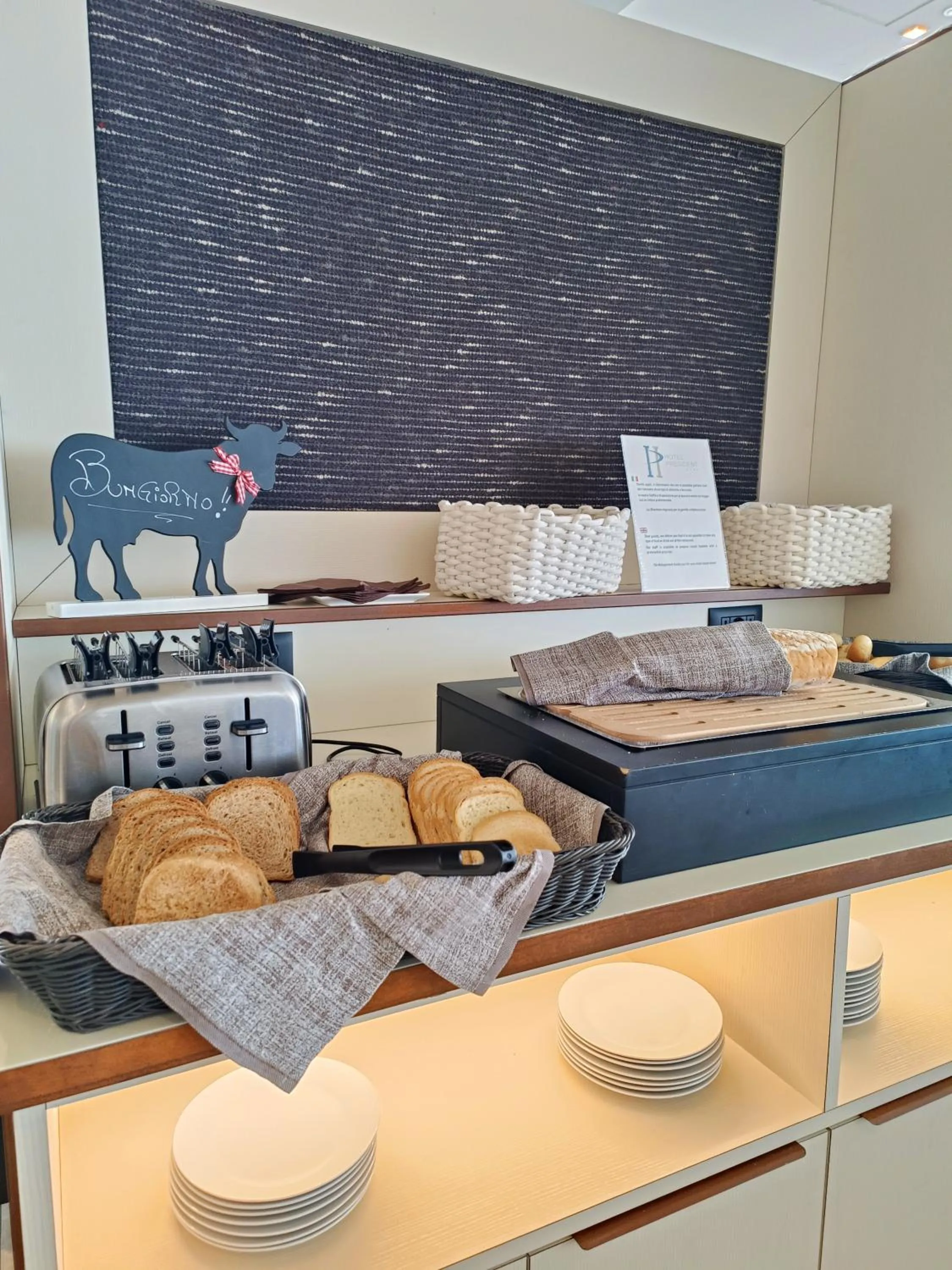 Breakfast in Hotel President