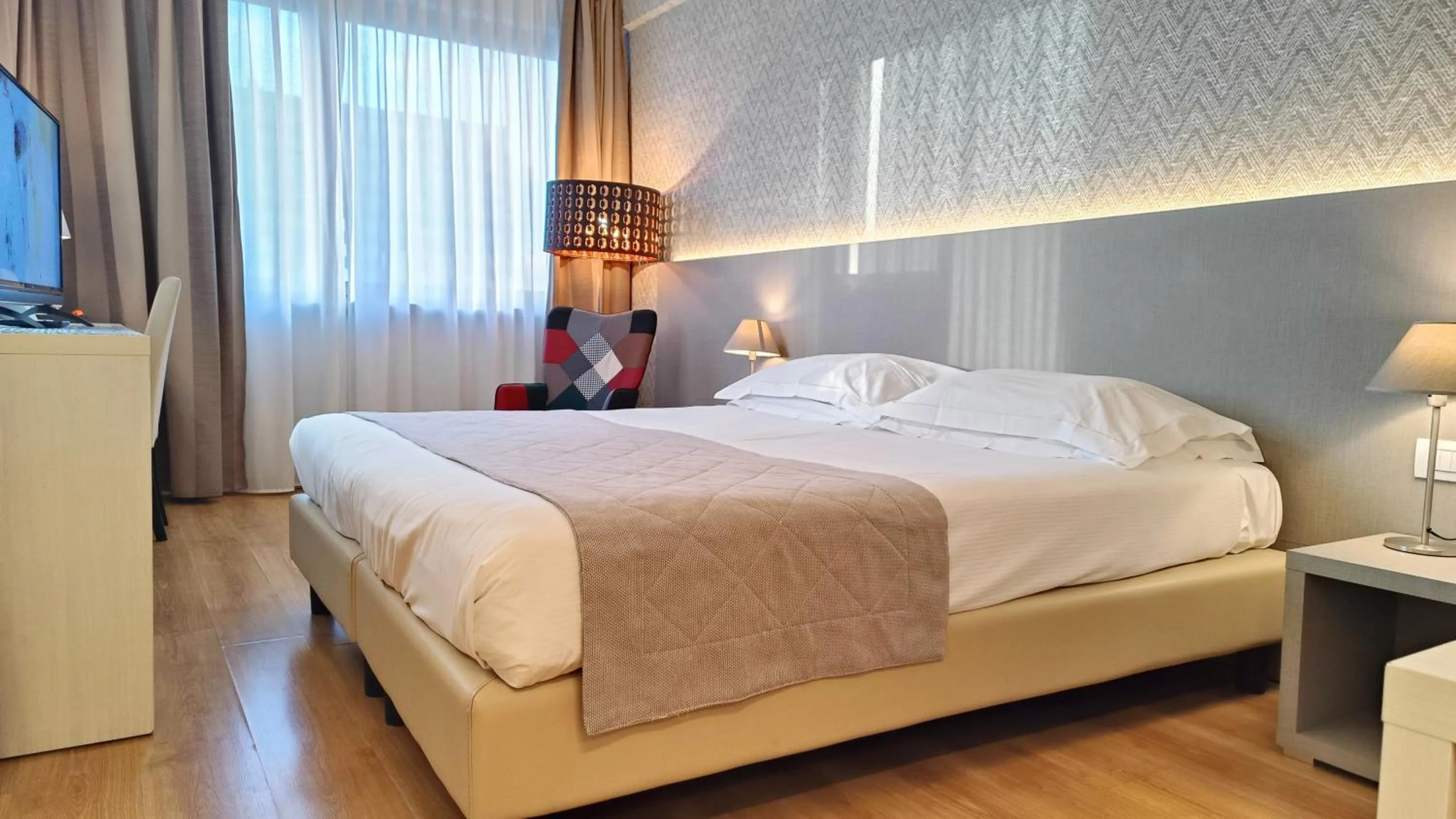 Bedroom, Bed in Hotel President