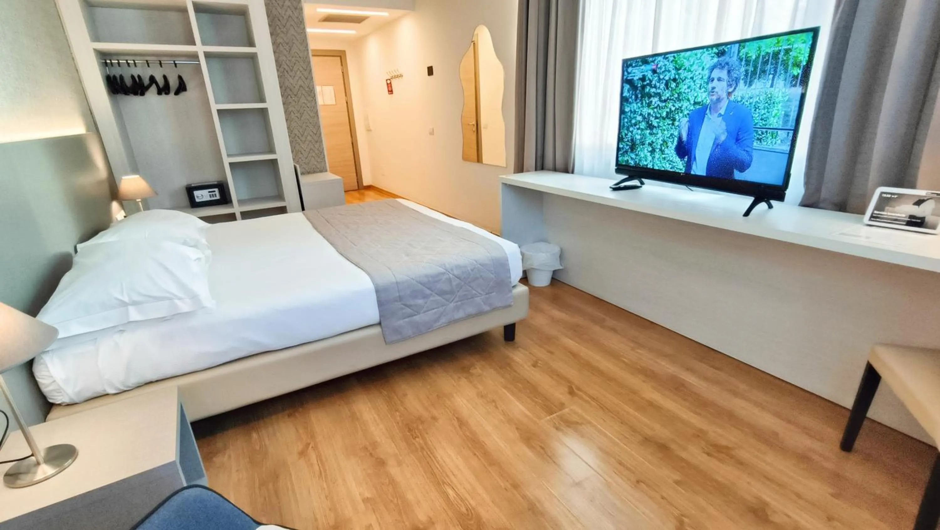 Bedroom, Bed in Hotel President