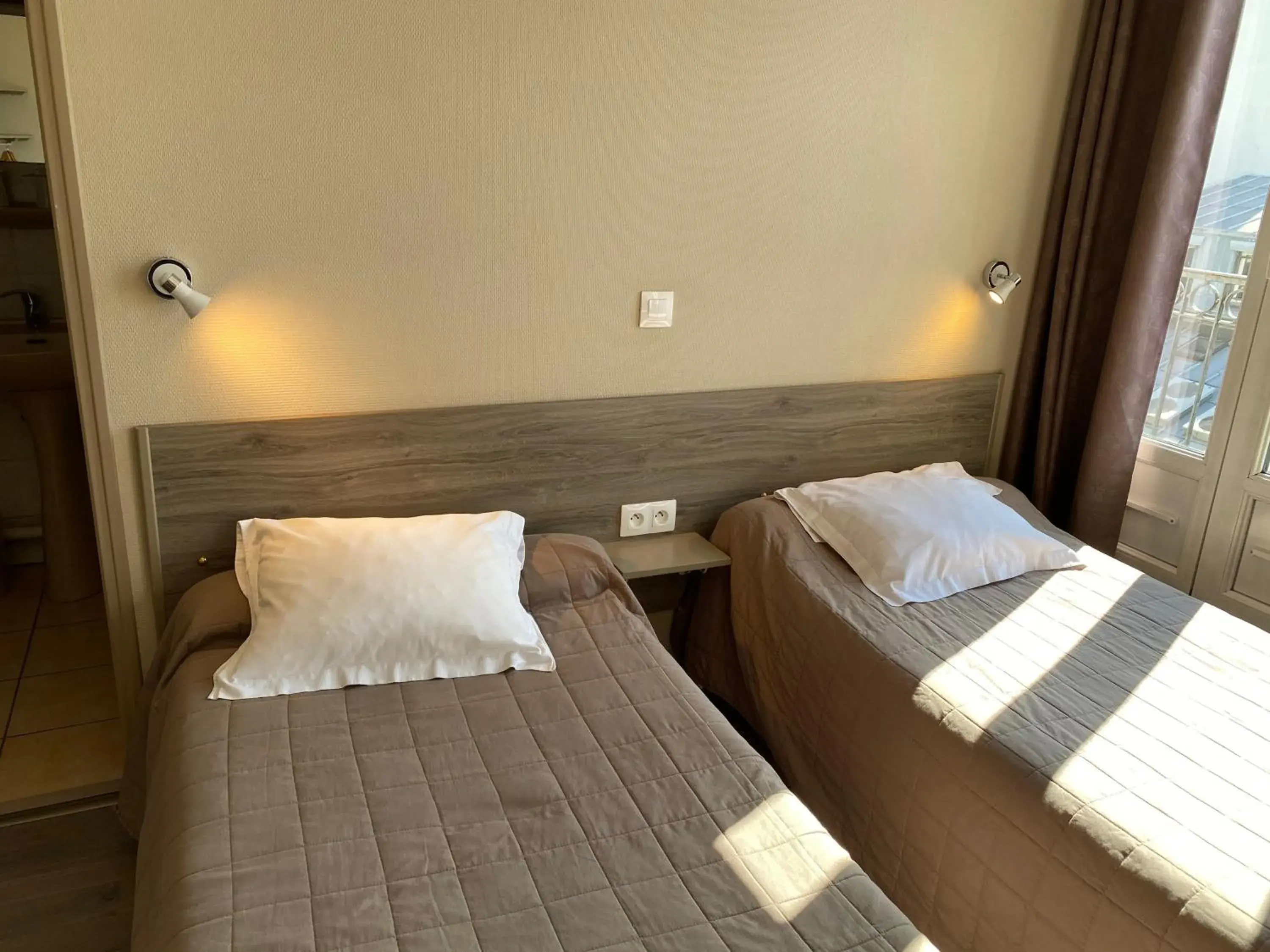 Twin Room in Angleterre Hotel Twin Room in Angleterre Hotel