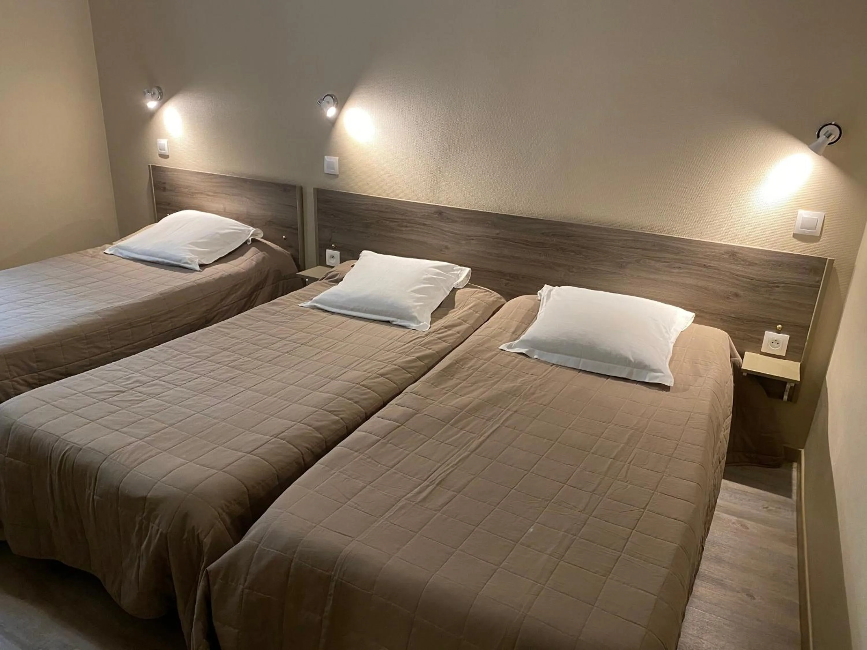 Bed in Angleterre Hotel