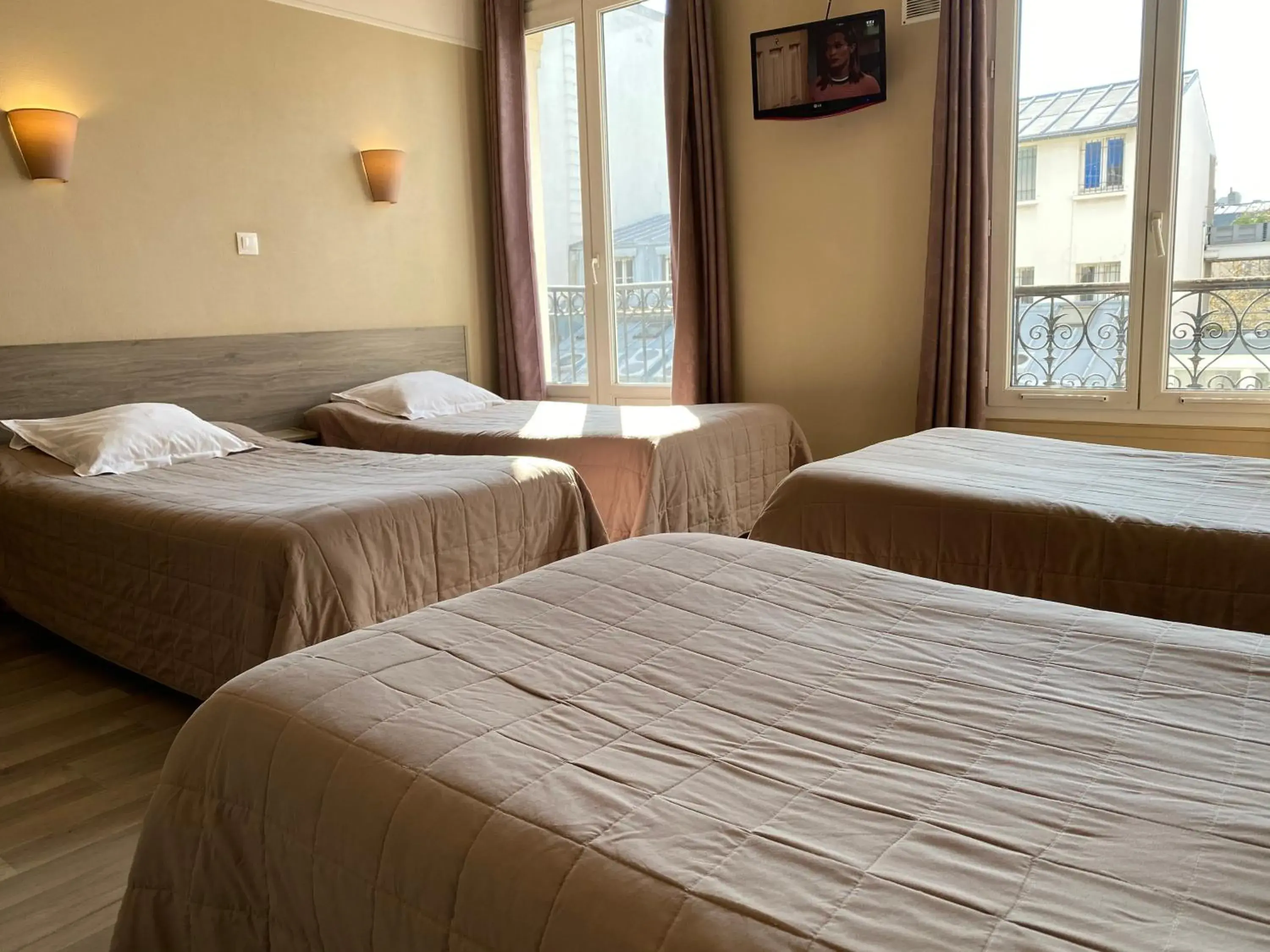 Bed in Angleterre Hotel Bed in Angleterre Hotel