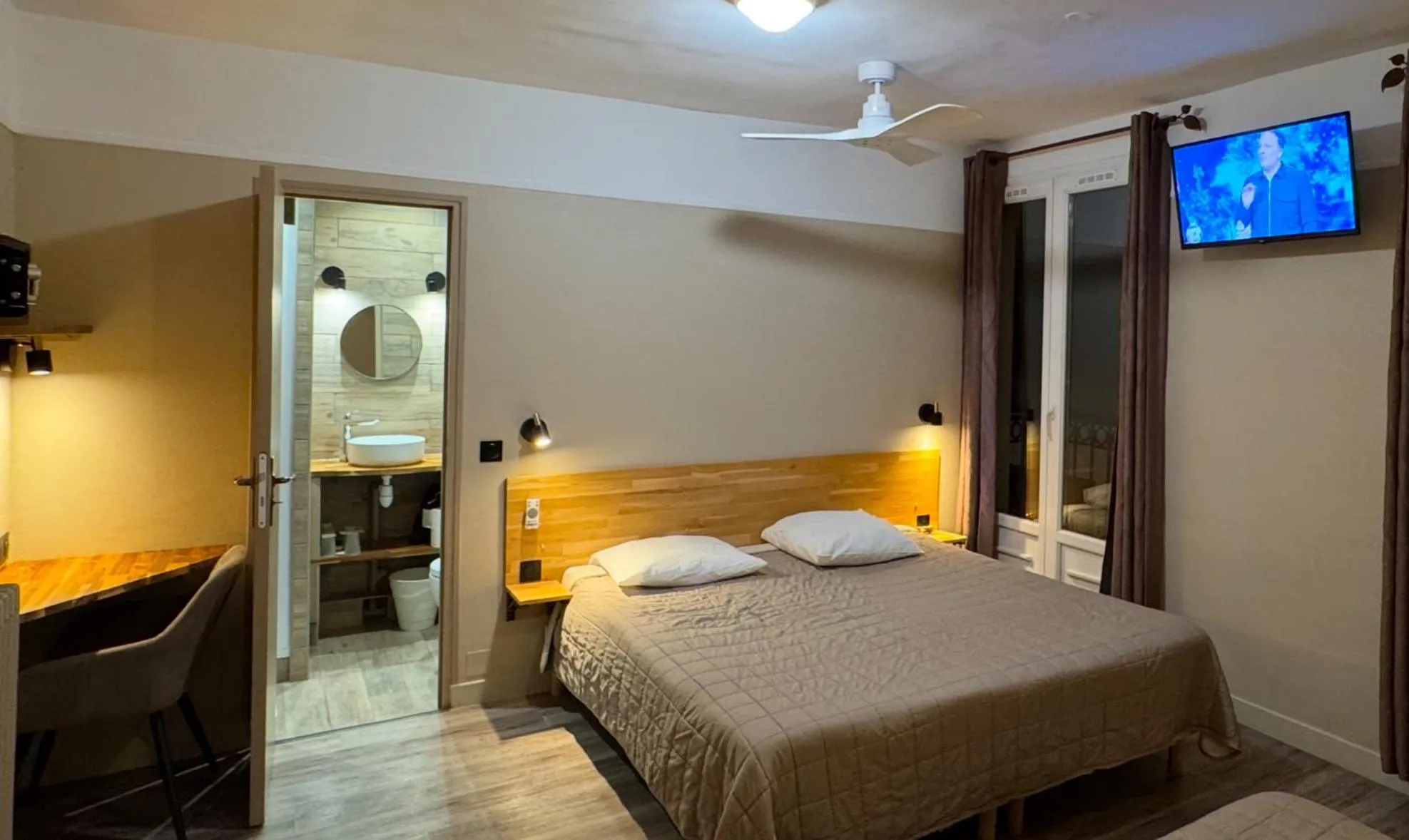 Bedroom, Bed in Angleterre Hotel