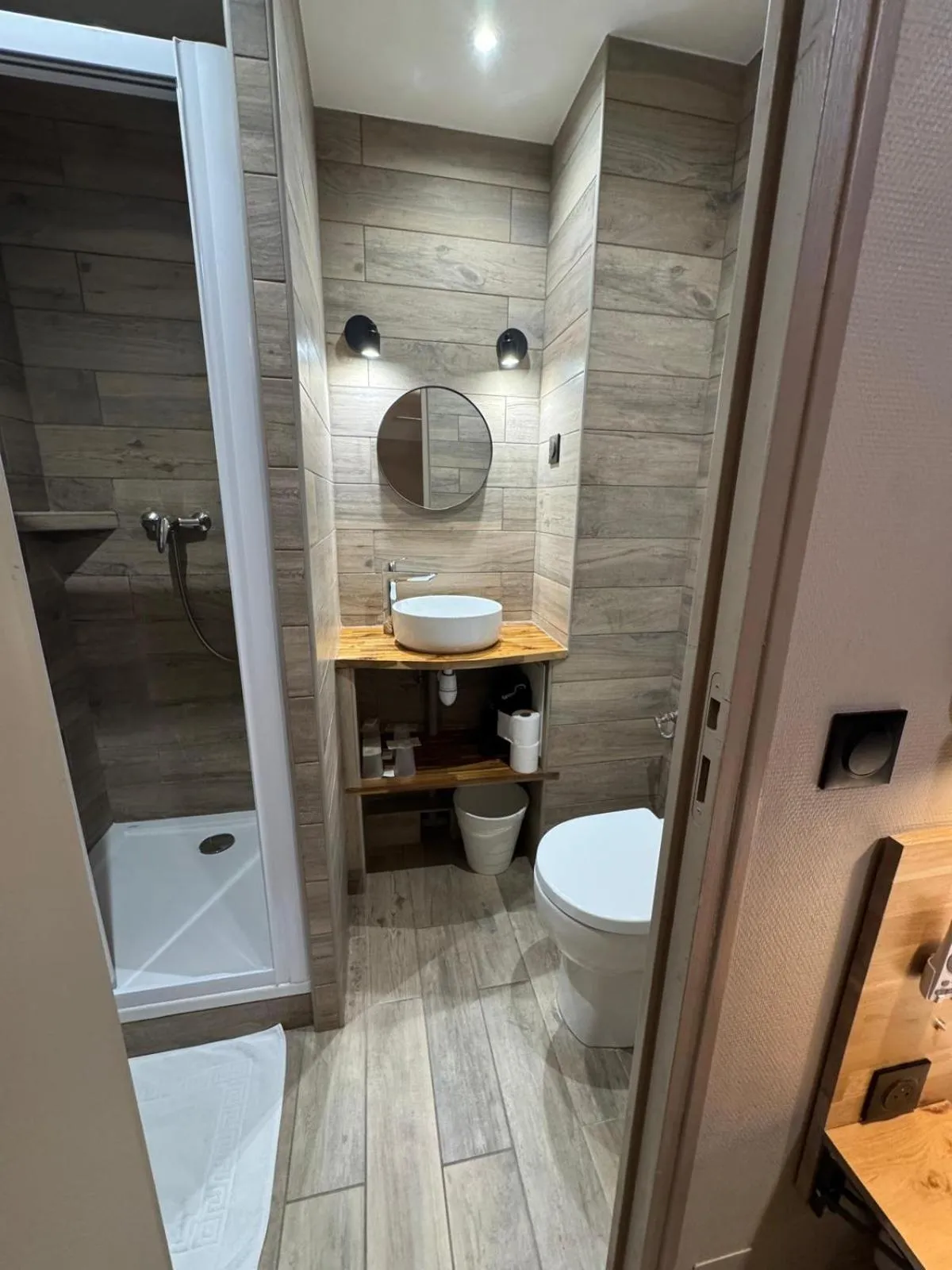 Shower in Angleterre Hotel