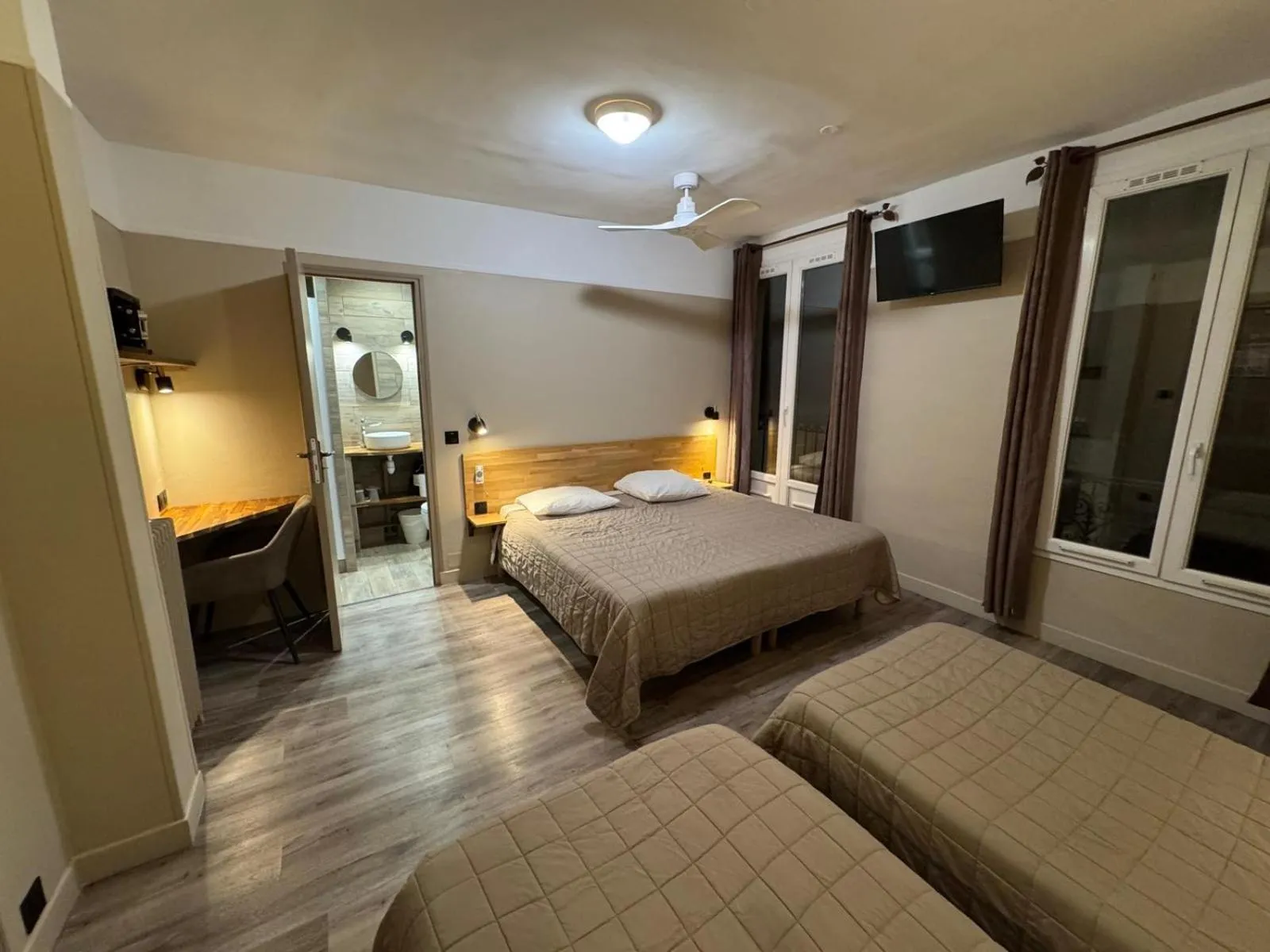 Bedroom, Bed in Angleterre Hotel