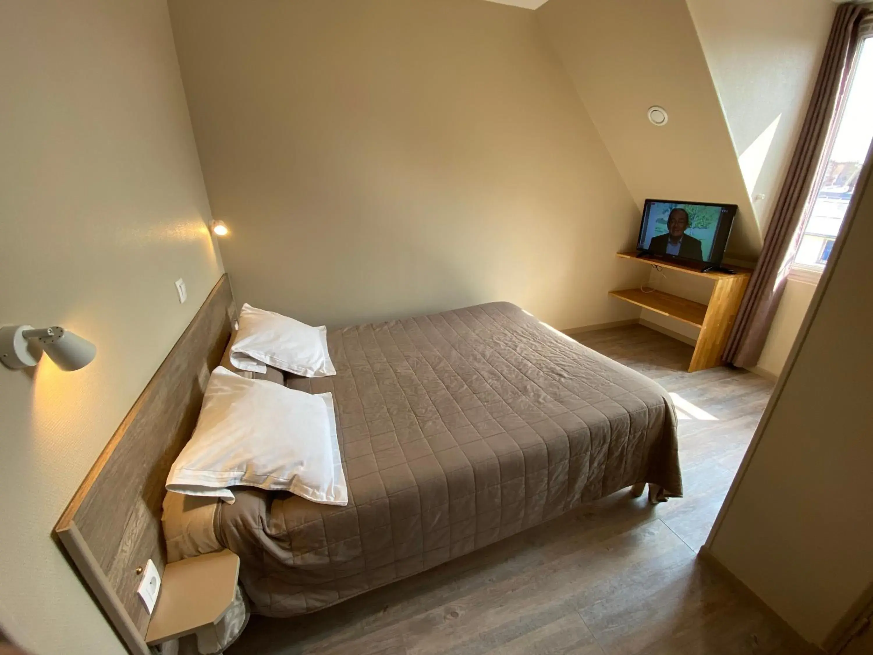 Double Room in Angleterre Hotel Double Room in Angleterre Hotel