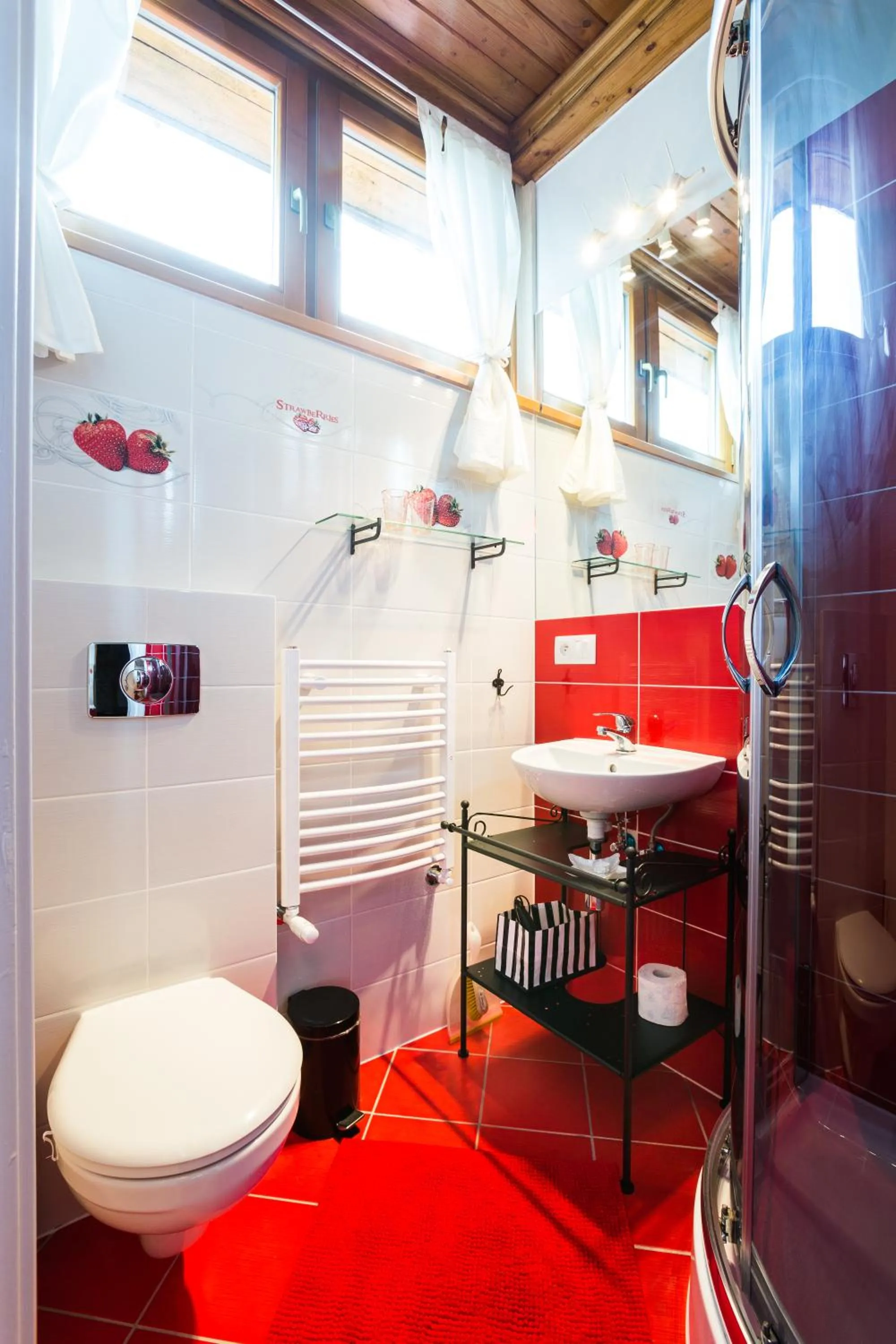 Shower in Villa Cynamon Jacuzzi & Sauna