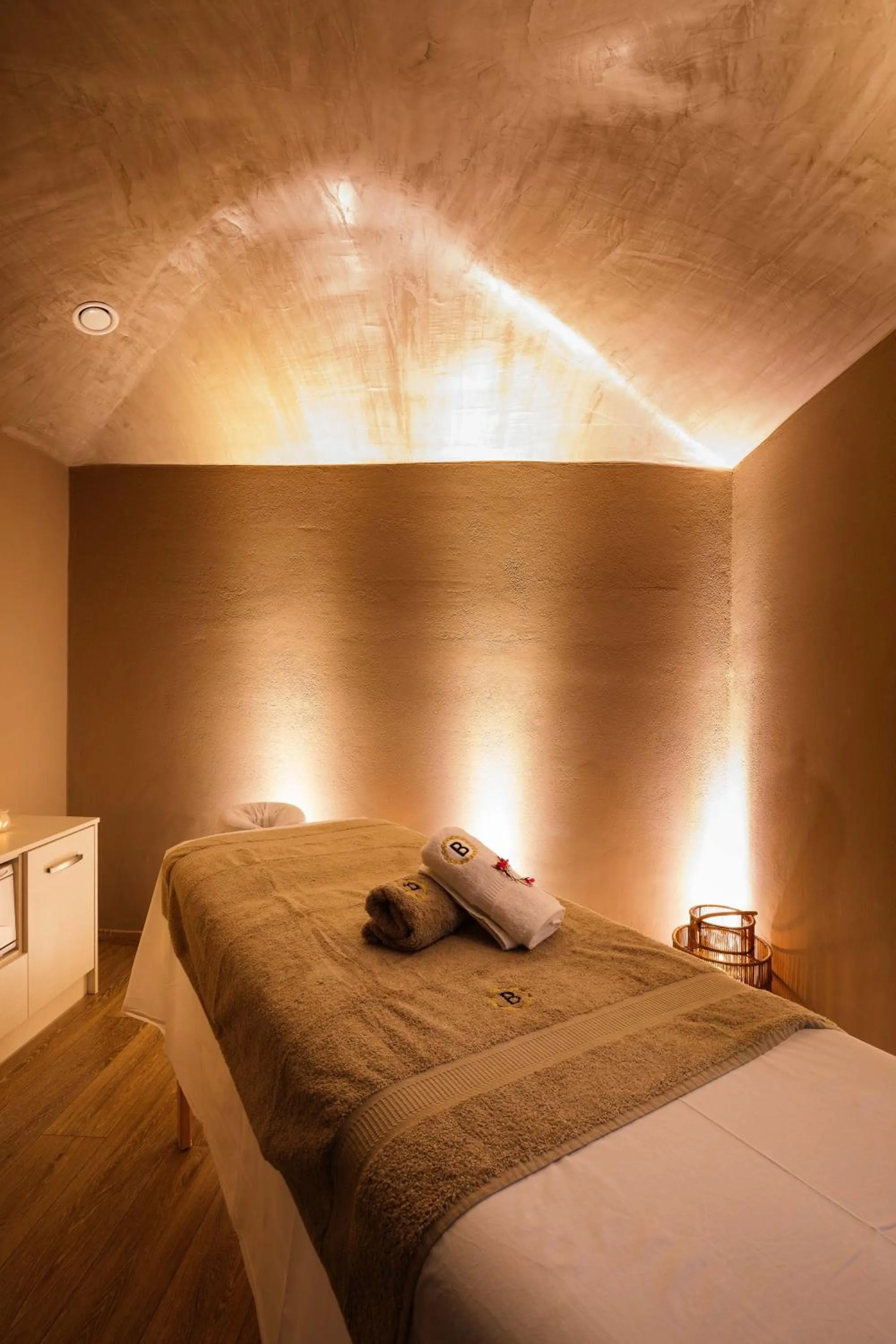 Massage, Bed in Belvedere Luxury Apartments & Spa