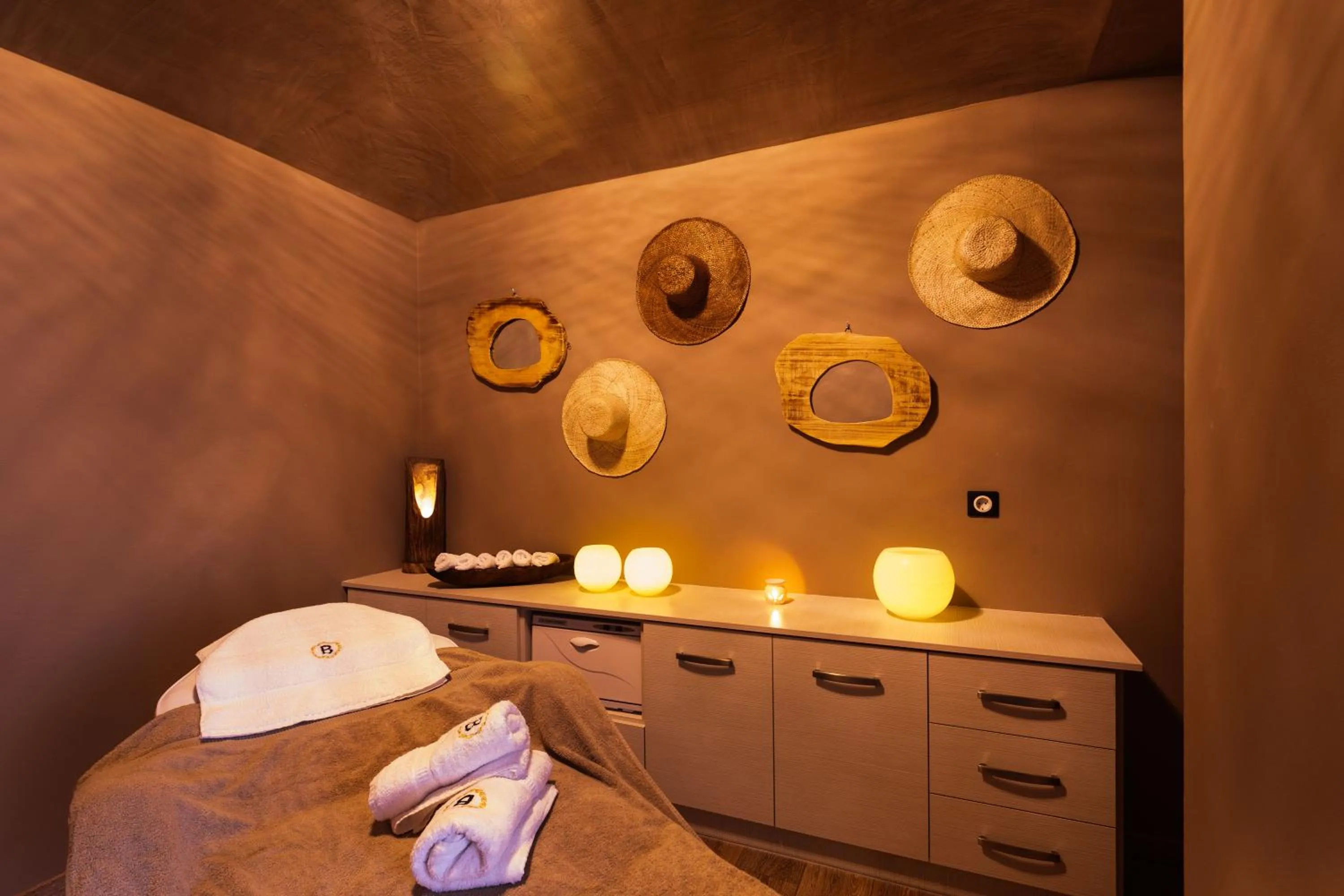 Massage in Belvedere Luxury Apartments & Spa