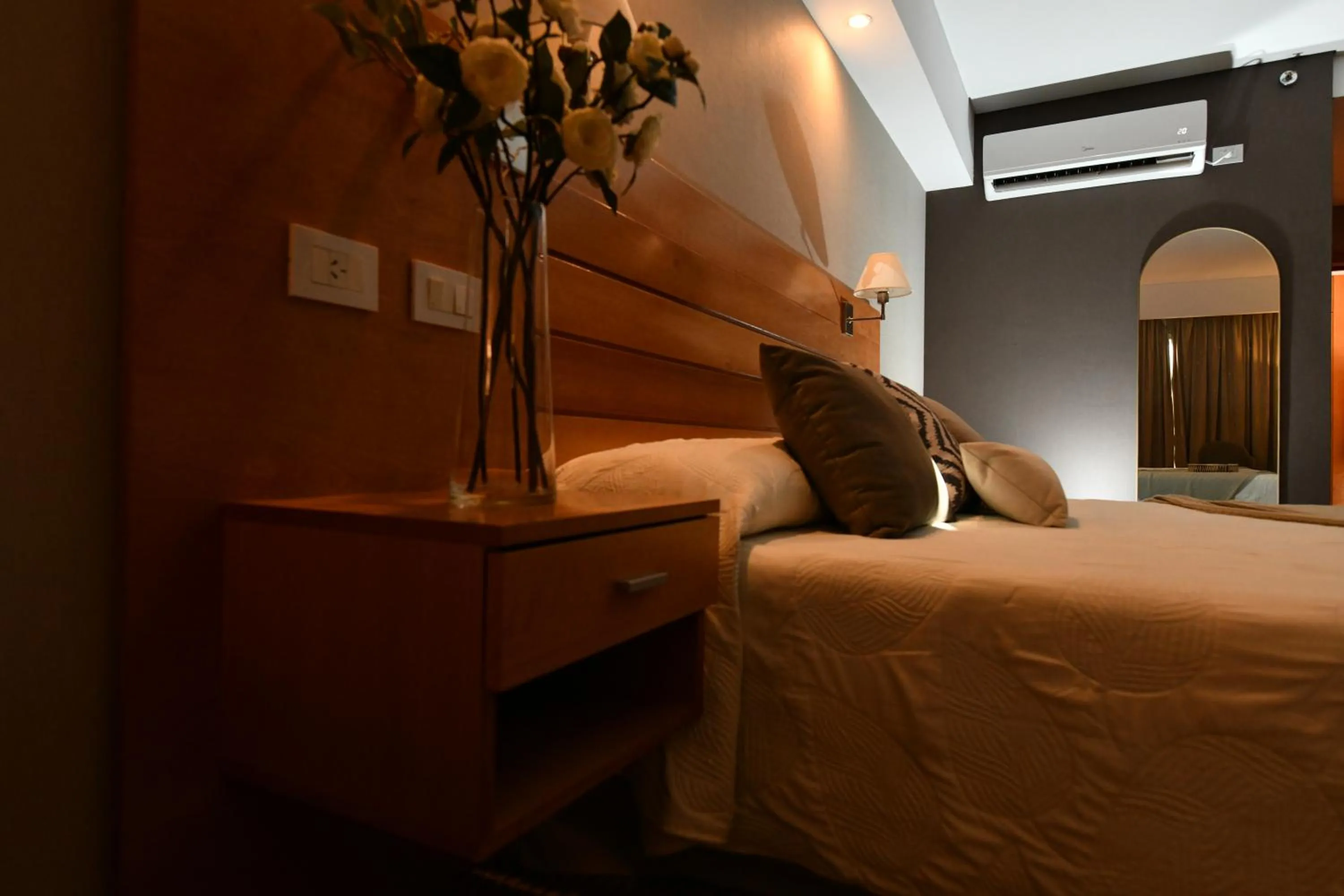 Bedroom, Bed in Howard Johnson San Francisco