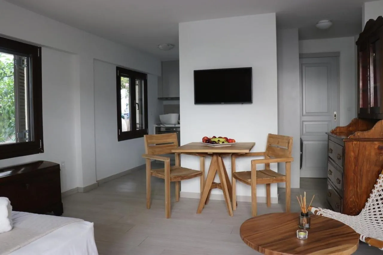 Grand Bleu Apartments & Villas