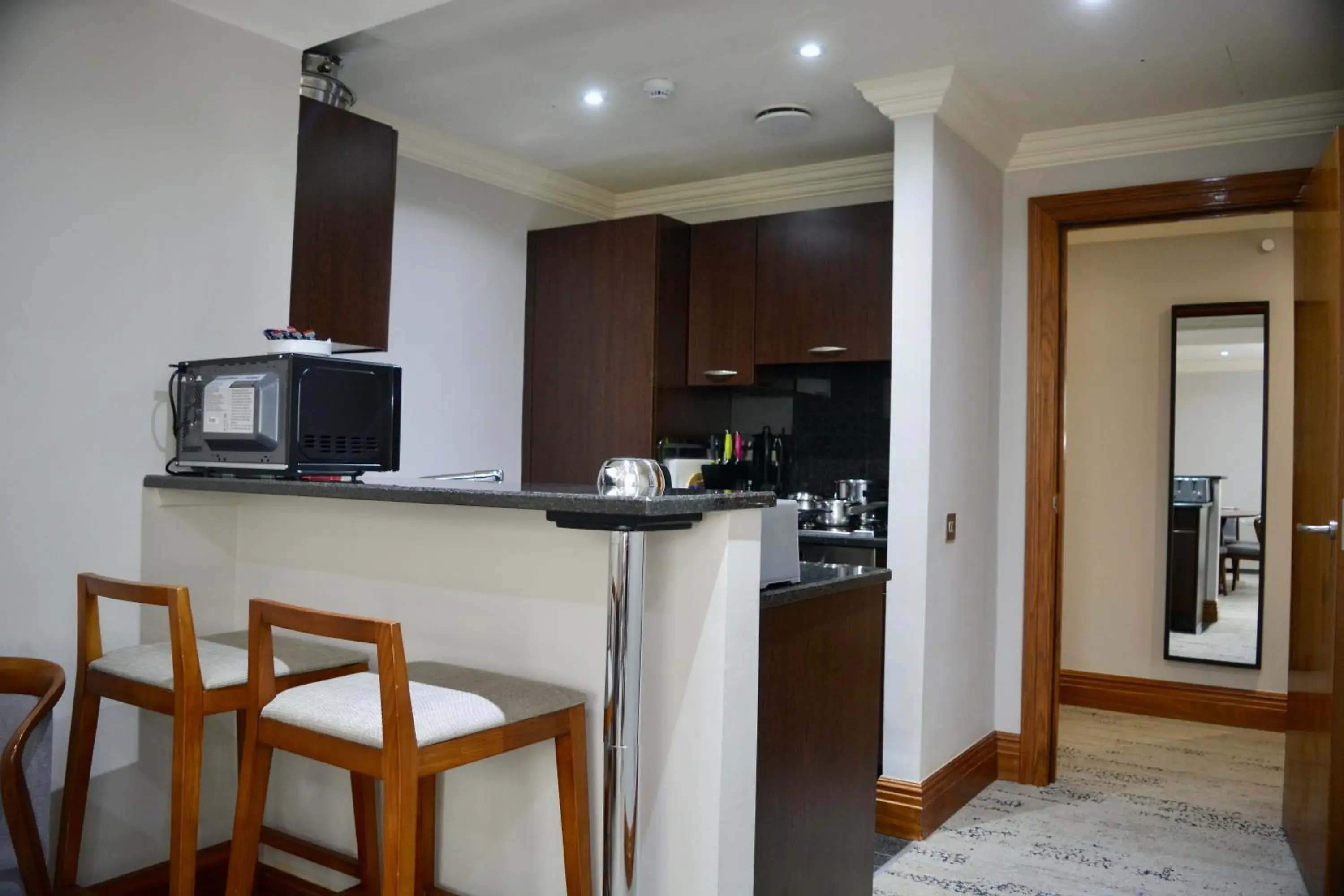 Coffee/tea facilities, Kitchen/Kitchenette in Sanctum International Serviced Apartments