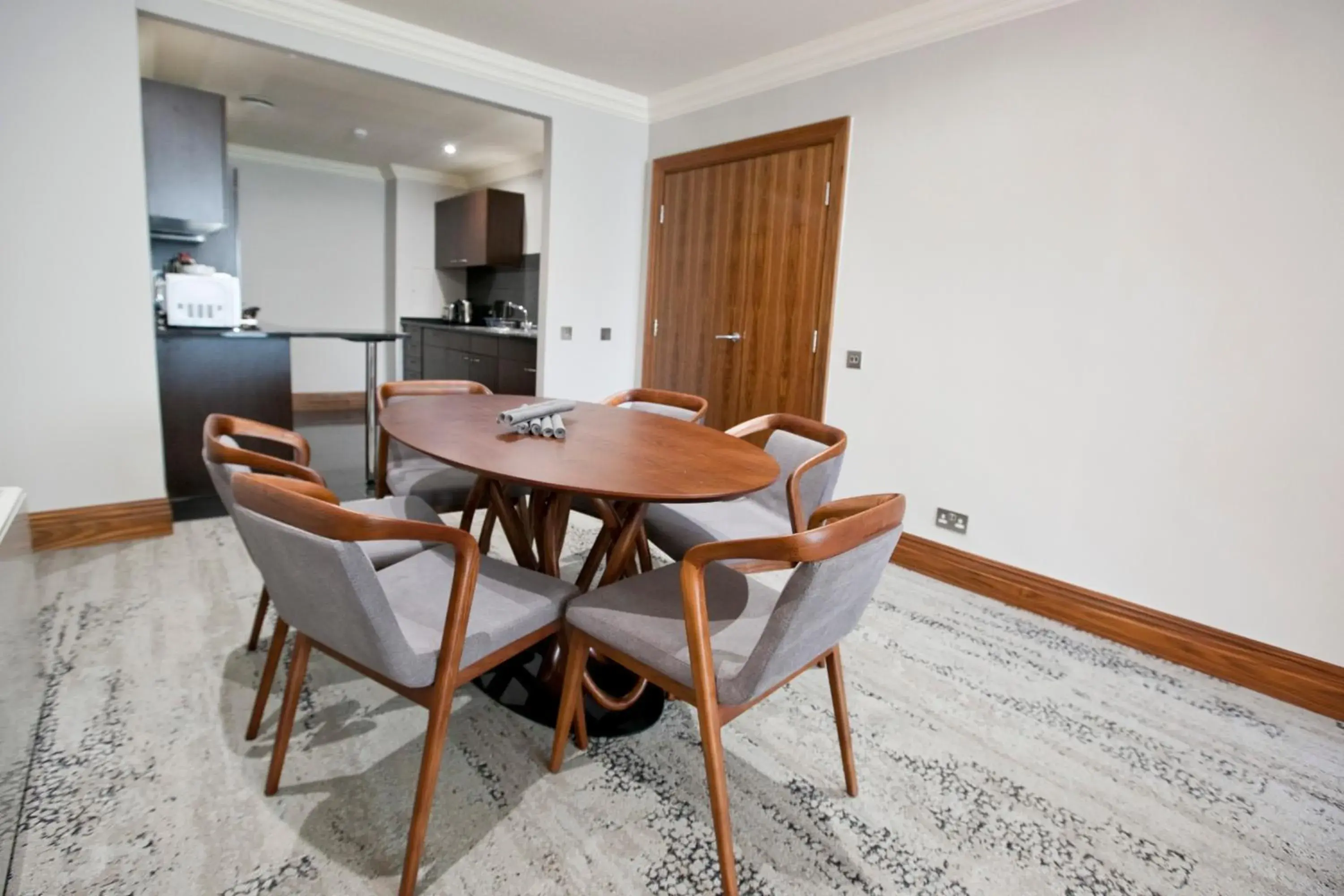 Kitchen or kitchenette, Dining Area in Sanctum International Serviced Apartments