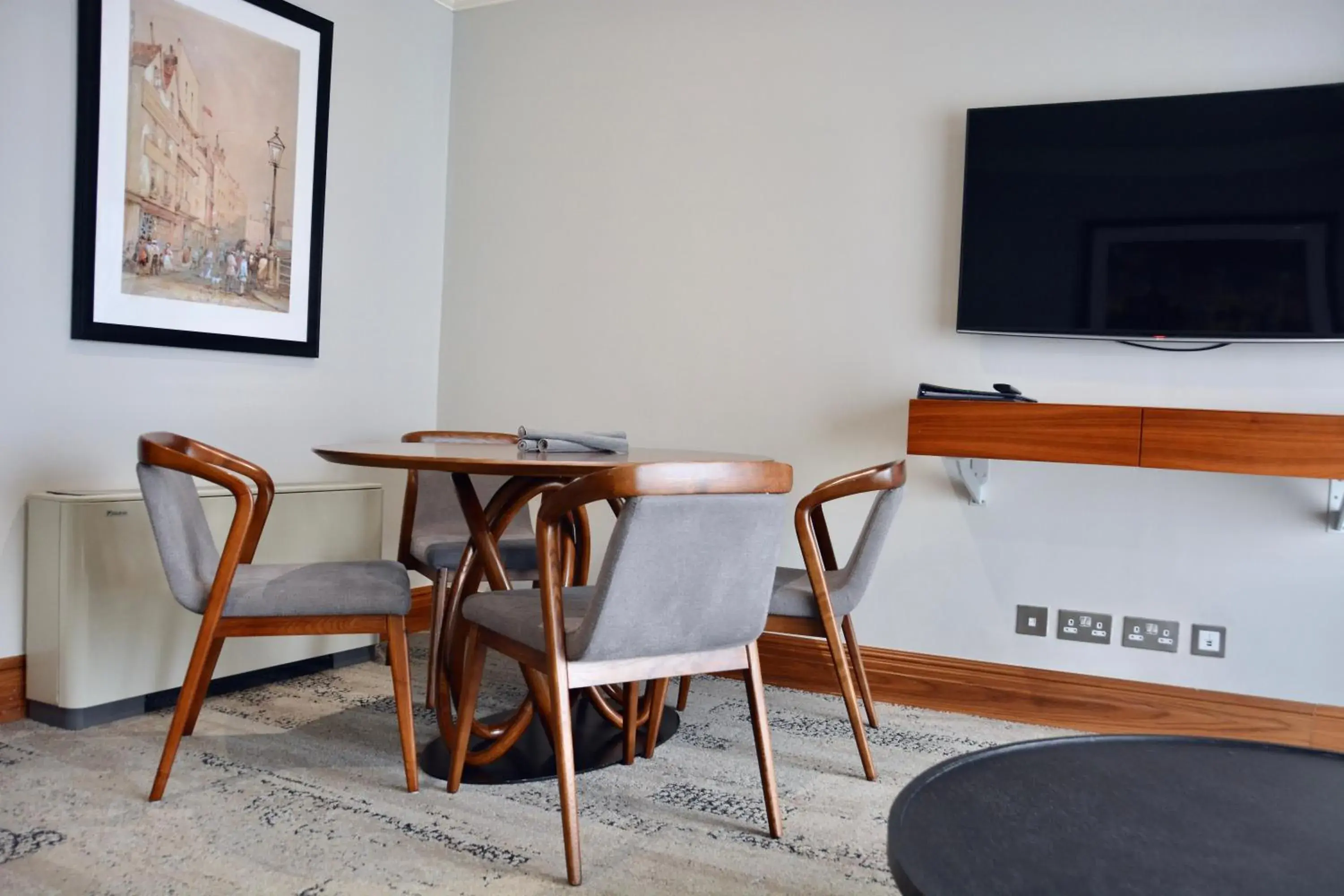 Dining area, TV/Entertainment Center in Sanctum International Serviced Apartments