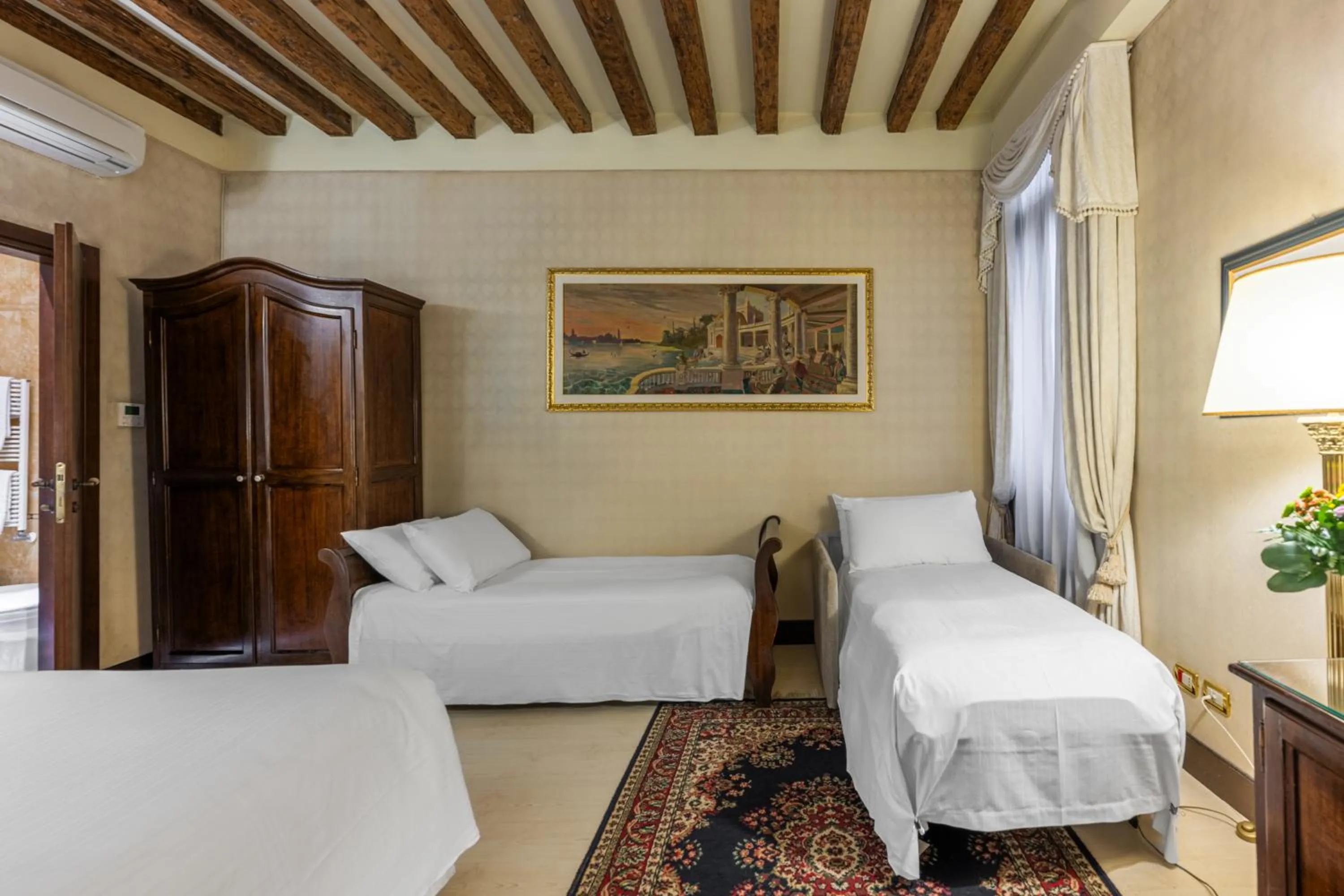 Photo of the whole room, Bed in Ca' Del Nobile