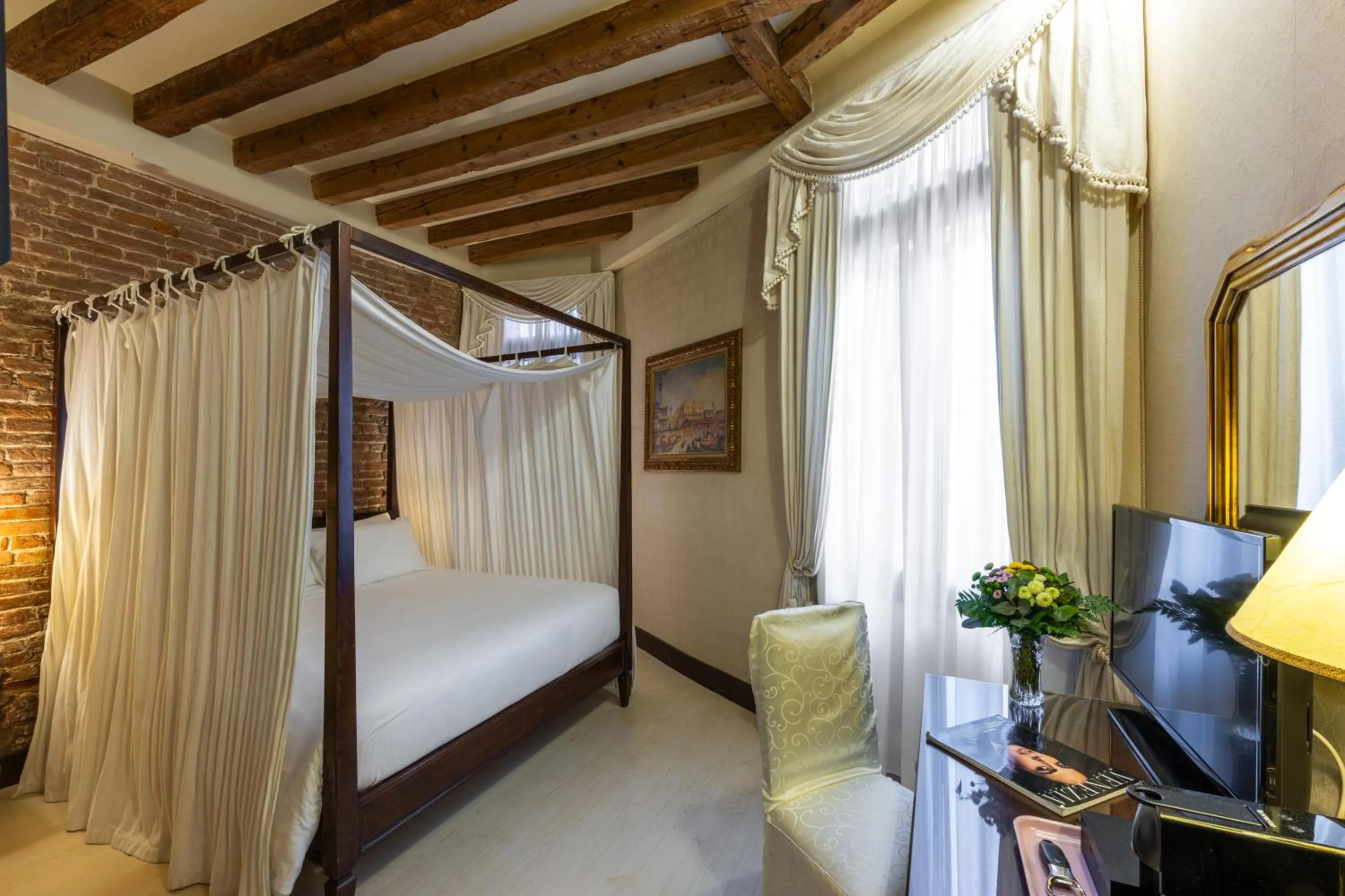 Photo of the whole room, Bed in Ca' Del Nobile