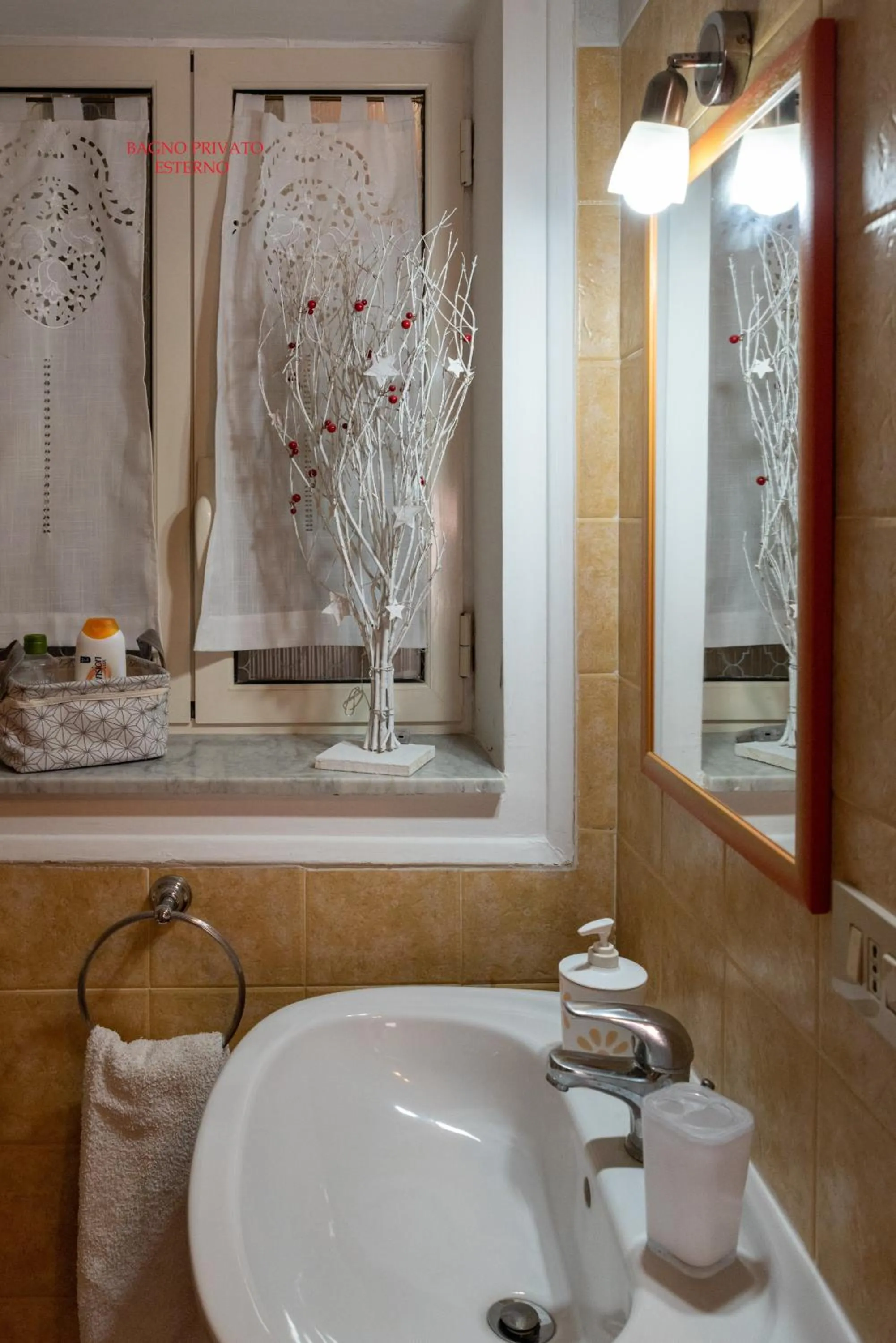 Single Room - single occupancy in Nuovo Cortile Palermo Bed and Breakfast