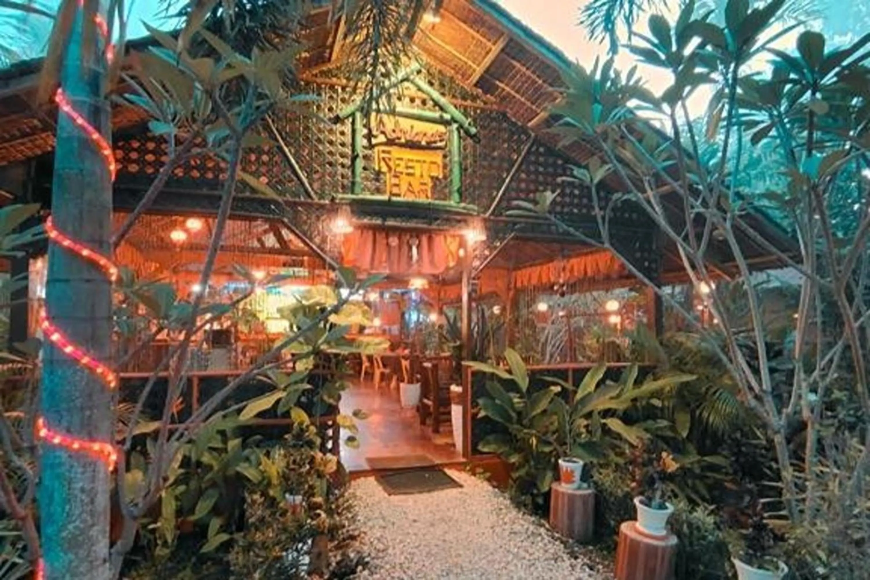 Property building in ADRIANA's PLACE TROPICAL GUESTHOUSE