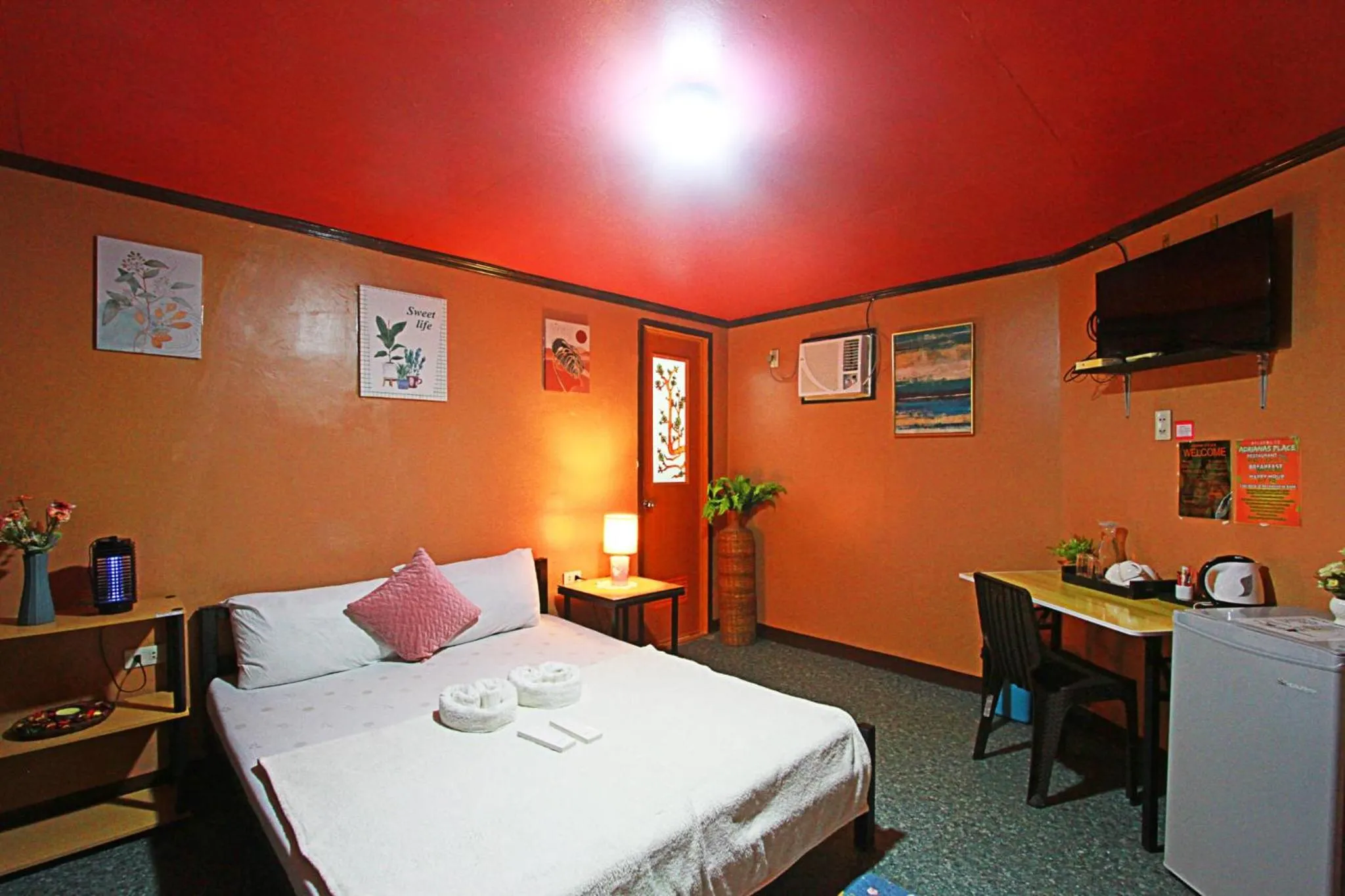 Photo of the whole room, Bed in Adriana's Place Tropical Guesthouse