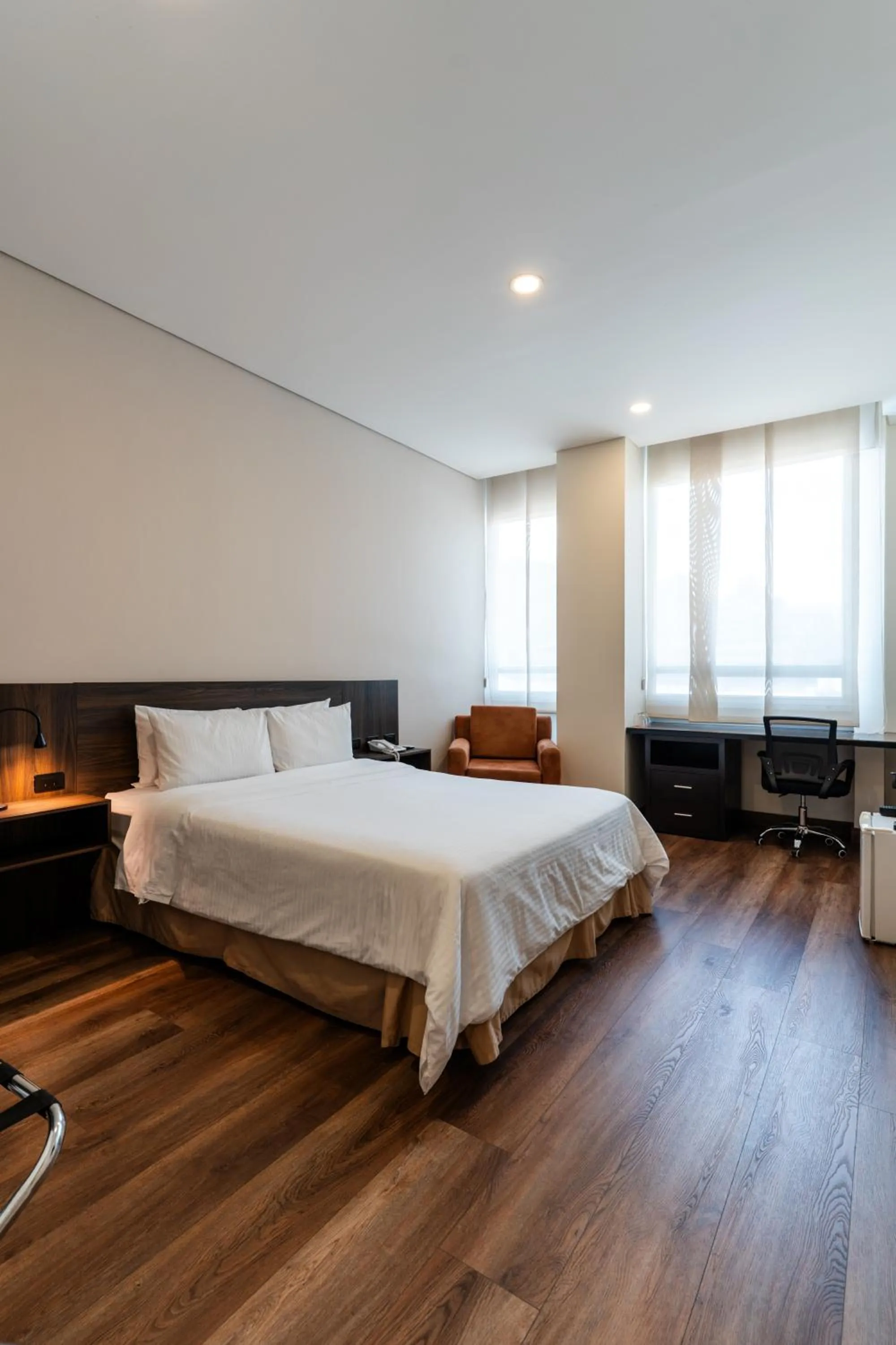 Photo of the whole room, Bed in Best Western Plus Hotel San Diego