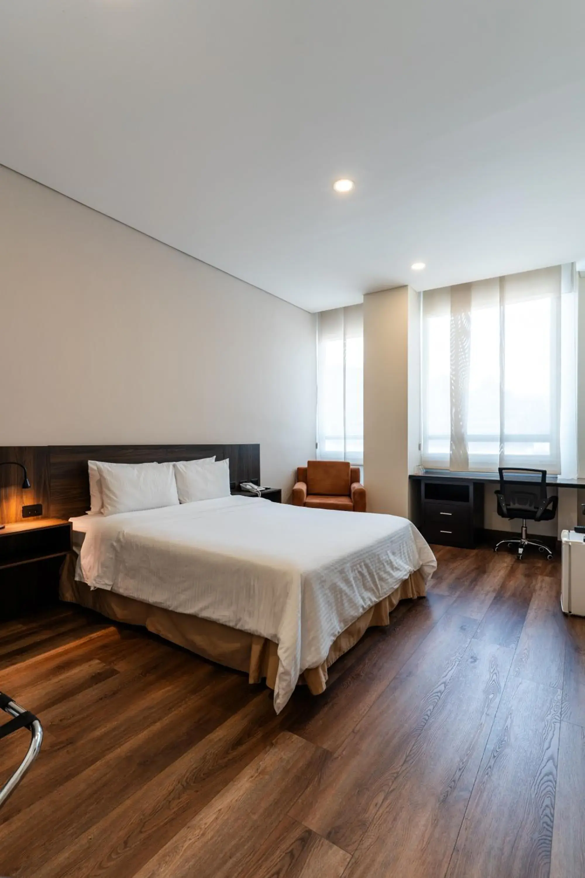 Photo of the whole room, Bed in Best Western Plus Hotel San Diego Photo of the whole room, Bed in Best Western Plus Hotel San Diego