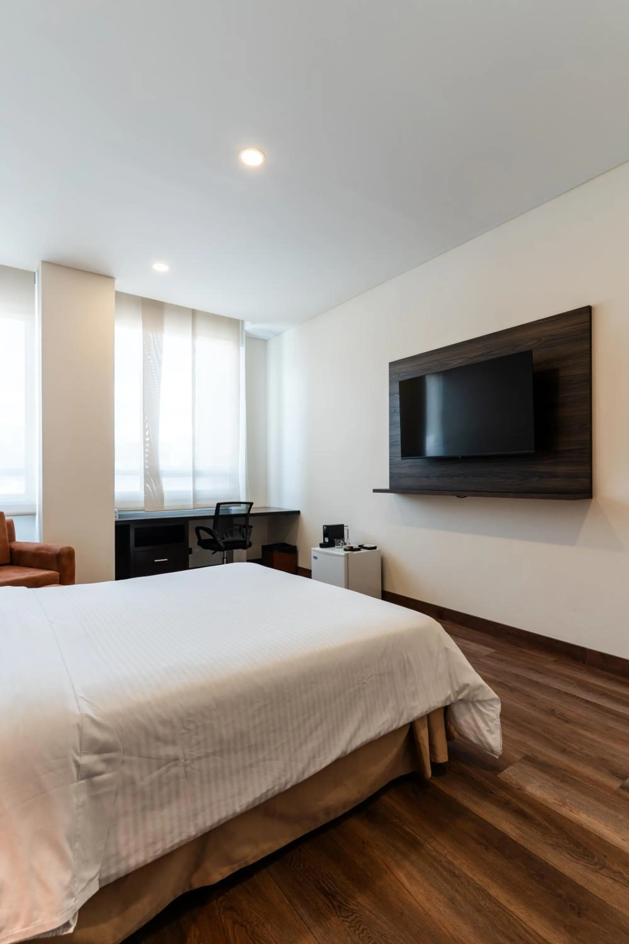 Photo of the whole room, Bed in Best Western Plus Hotel San Diego