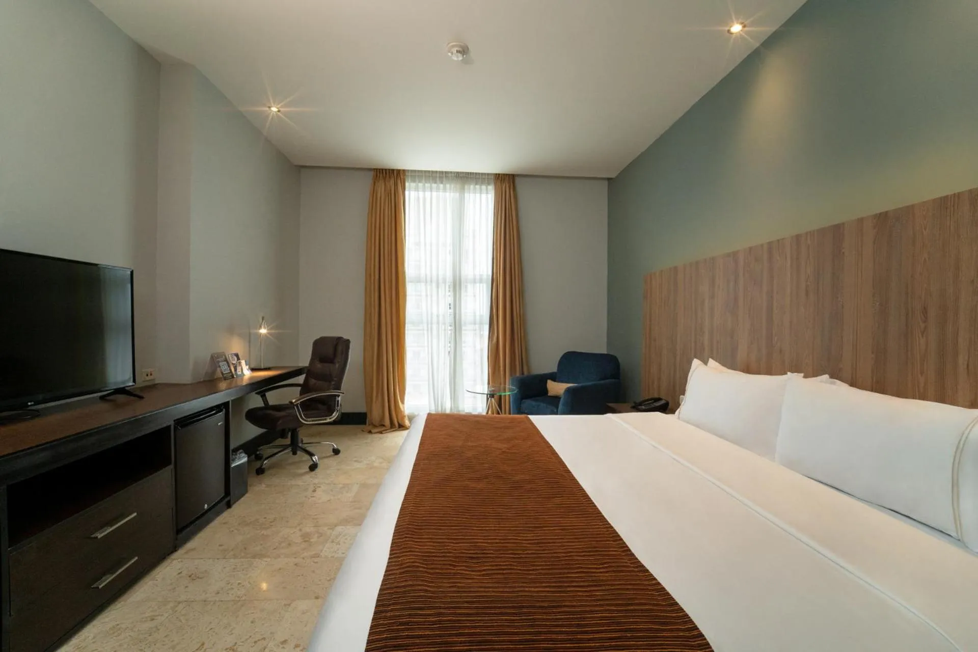 Photo of the whole room, Bed in GHL Hotel Barranquilla