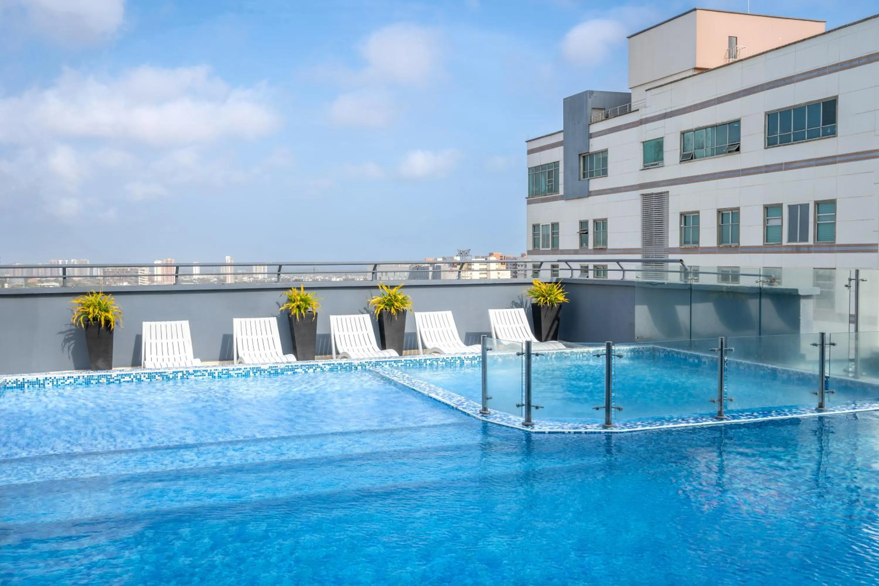 Swimming pool in GHL Hotel Barranquilla