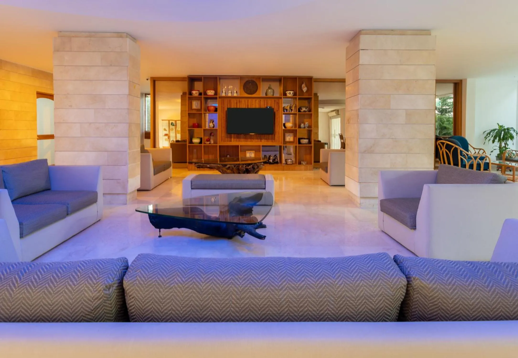 Communal lounge/ TV room in GHL Relax Hotel Costa Azul