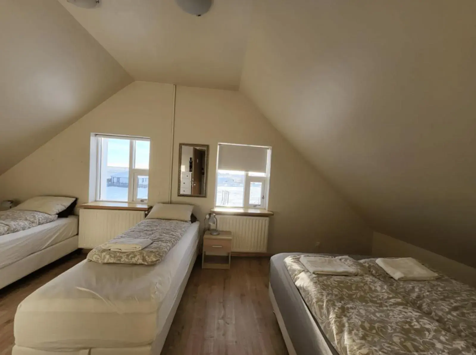 Family Room with Shared Bathroom in Guesthouse Vatnsholt Family Room with Shared Bathroom in Guesthouse Vatnsholt
