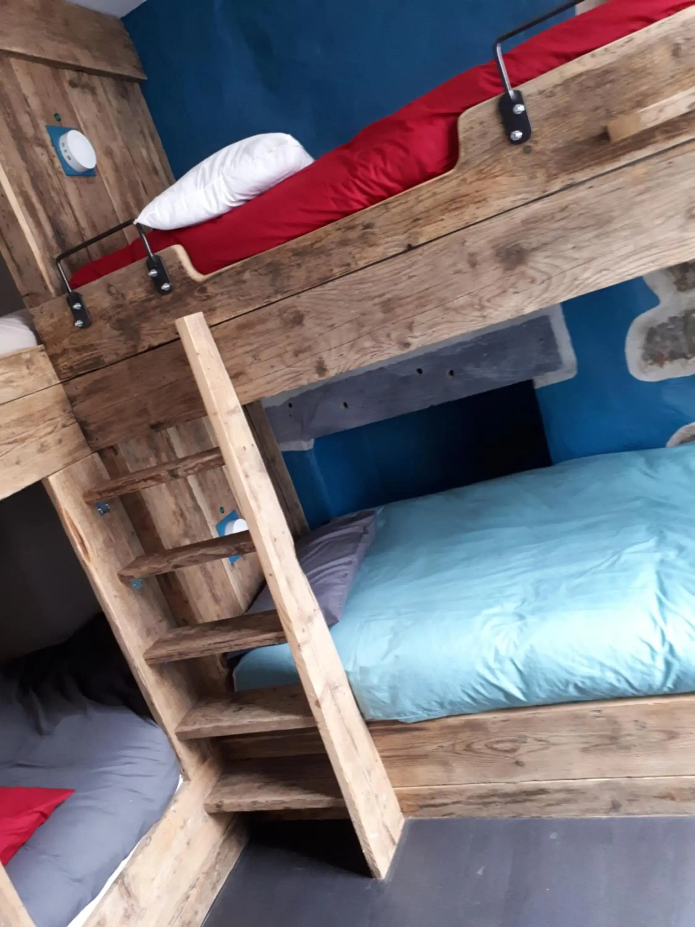 Bed in 8-Bed Mixed Dormitory Room - Room 1 in Ty Glyndwr Bunkhouse, Bar and cafe Bed in 8-Bed Mixed Dormitory Room - Room 1 in Ty Glyndwr Bunkhouse, Bar and cafe