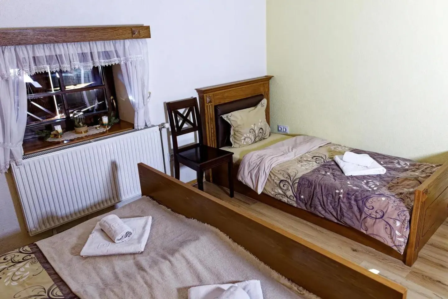 Photo of the whole room, Bed in The House of the Miyaks