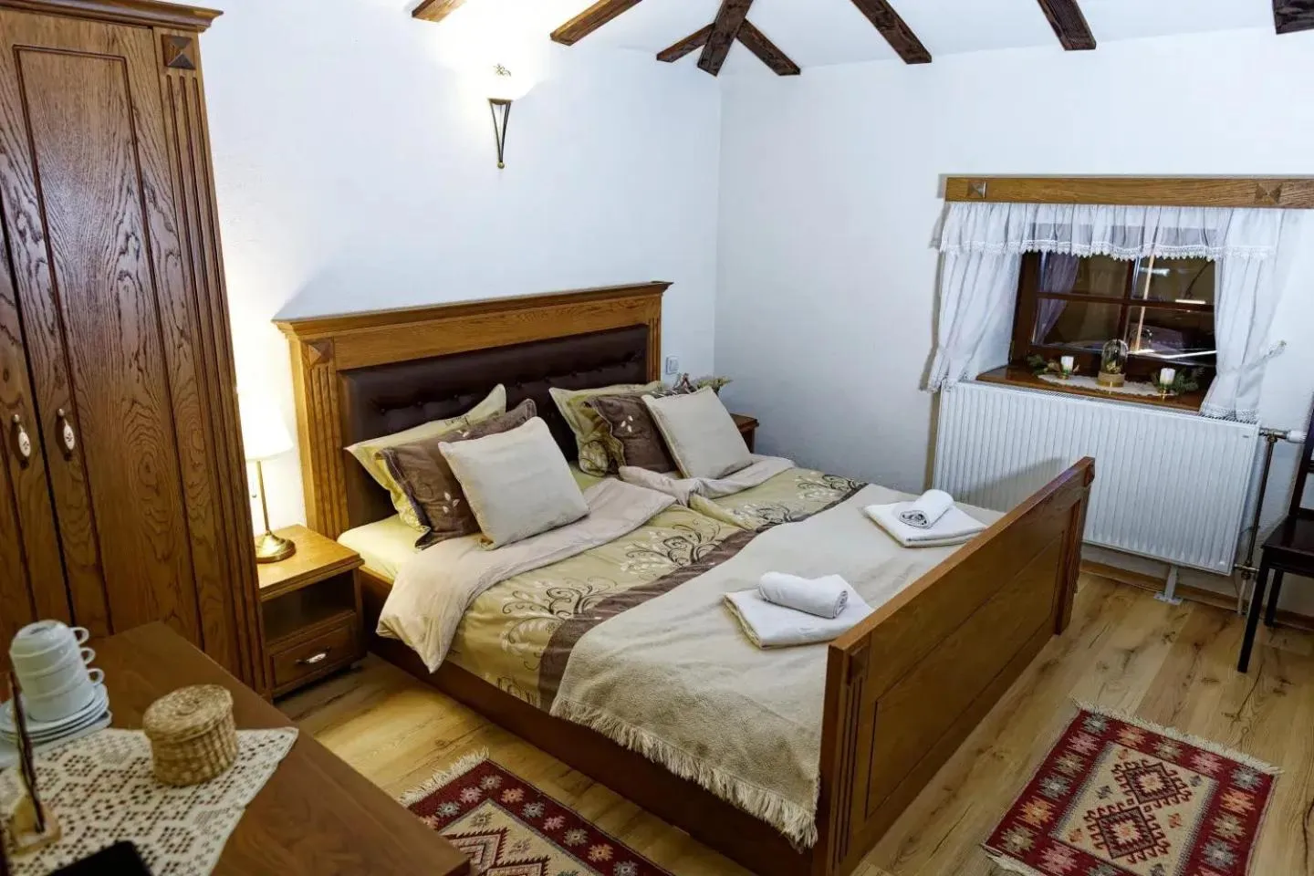 Photo of the whole room, Bed in The House of the Miyaks