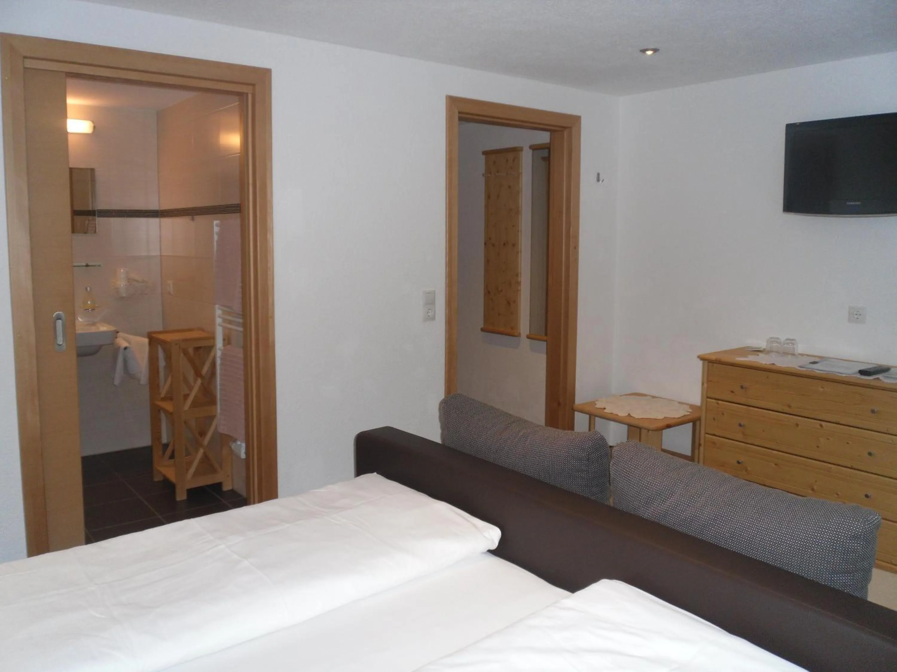 Bathroom, Bed in Grünwaldhof