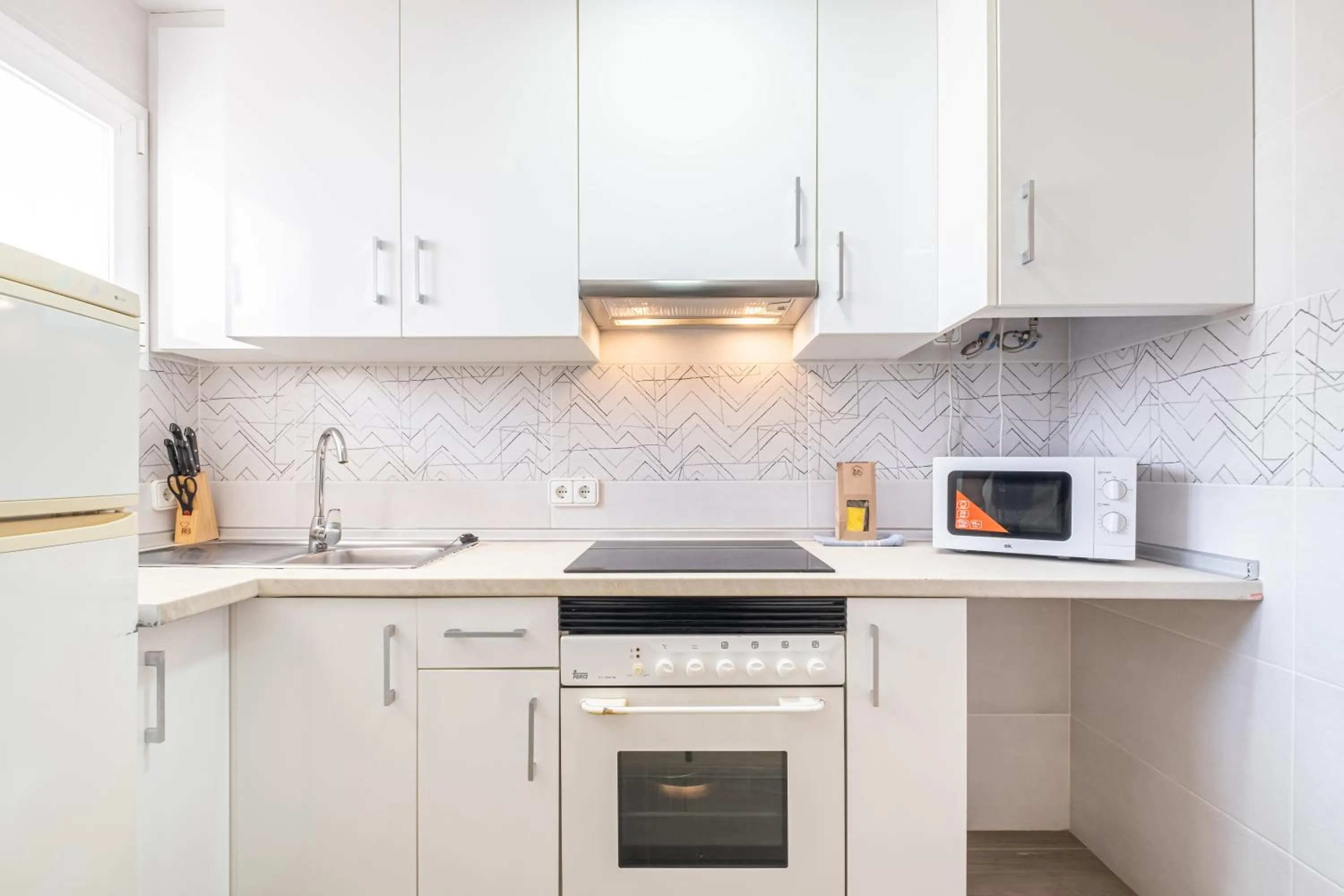 Kitchen or kitchenette in Donna II 7-32 Apartment Levante Beach-Old Town