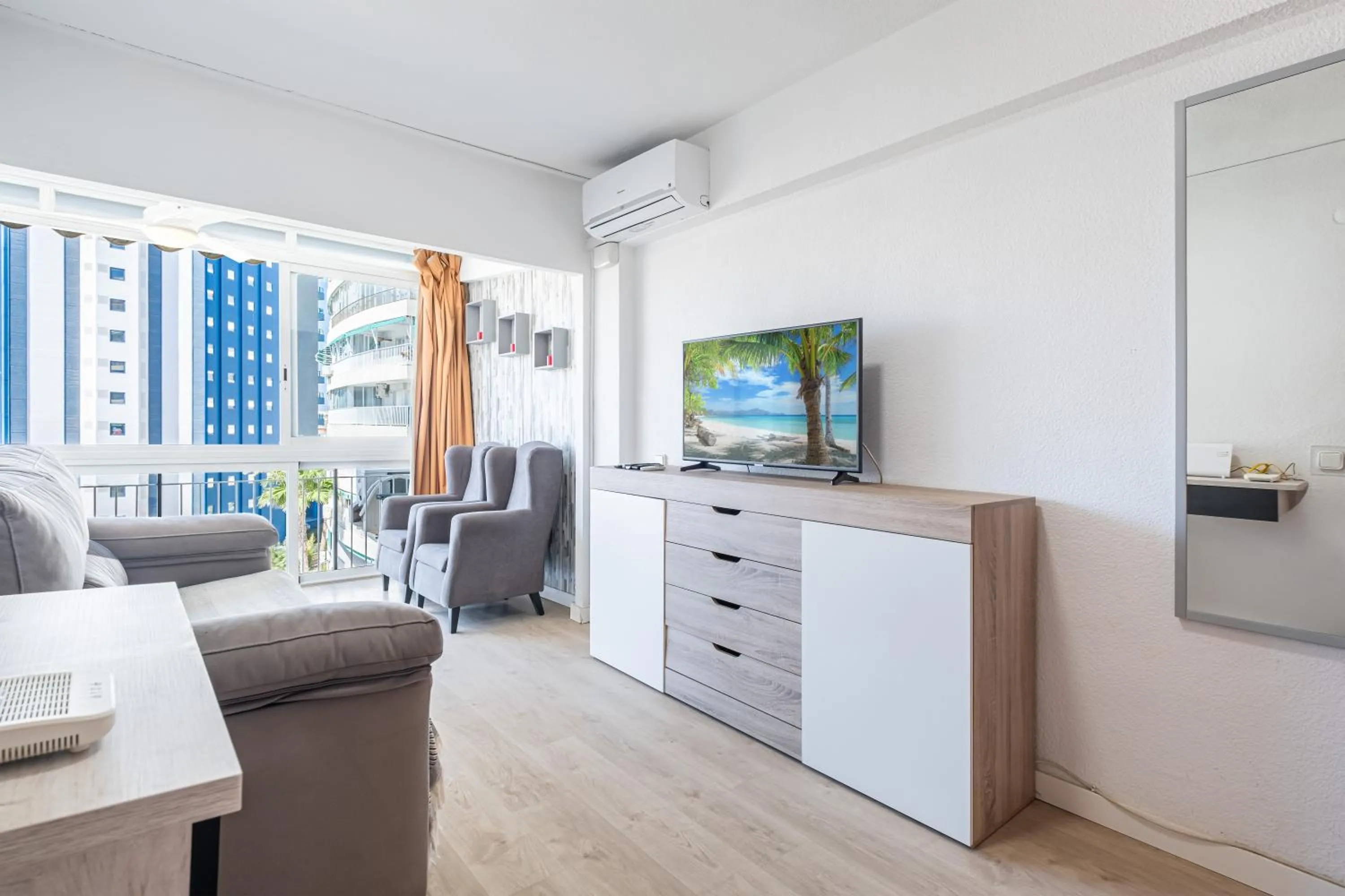 TV and multimedia in Donna II 7-32 Apartment Levante Beach-Old Town