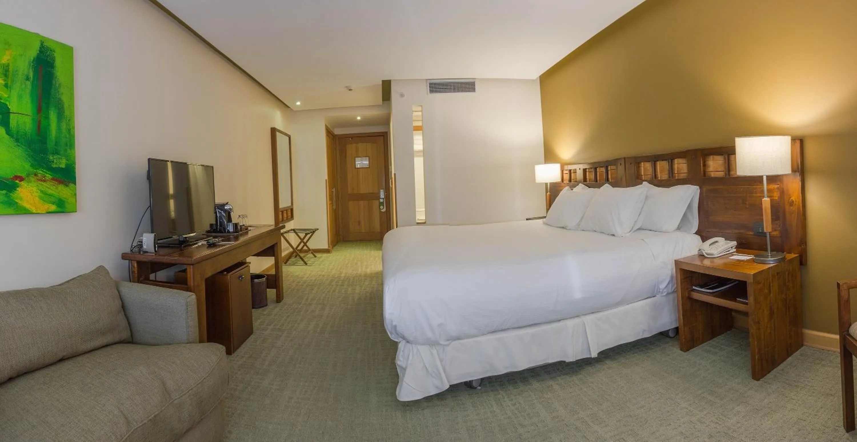 Photo of the whole room, Bed in Wyndham Puerto Varas Pettra