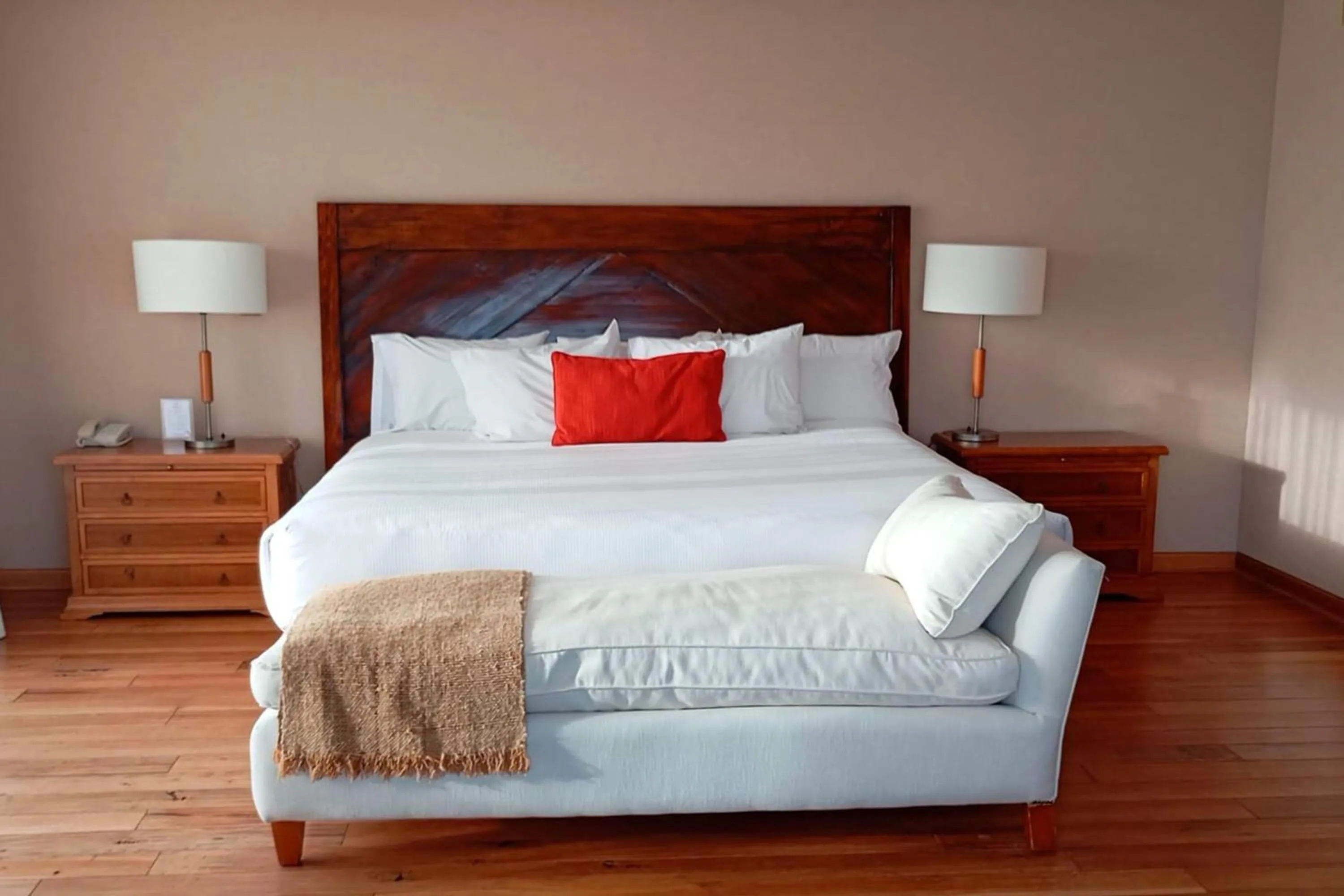 Photo of the whole room, Bed in Wyndham Puerto Varas Pettra