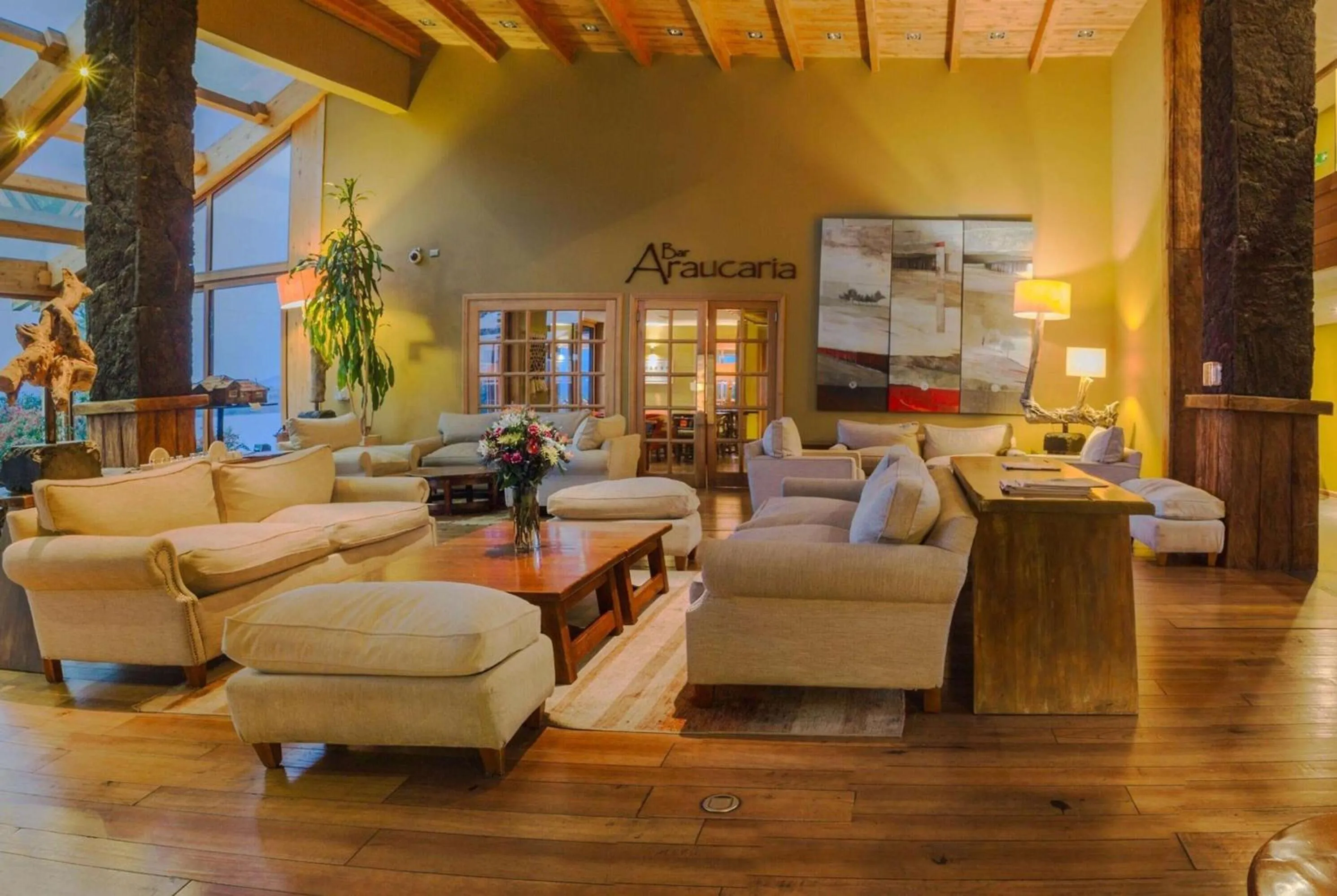 Lobby or reception in Wyndham Puerto Varas Pettra