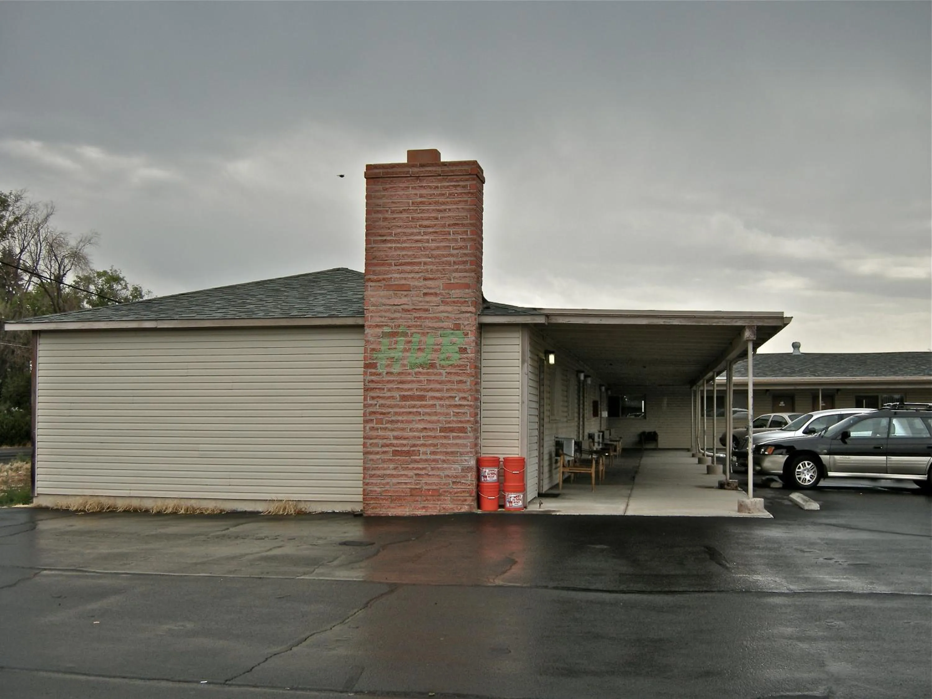 Facade/entrance in Hub Motel