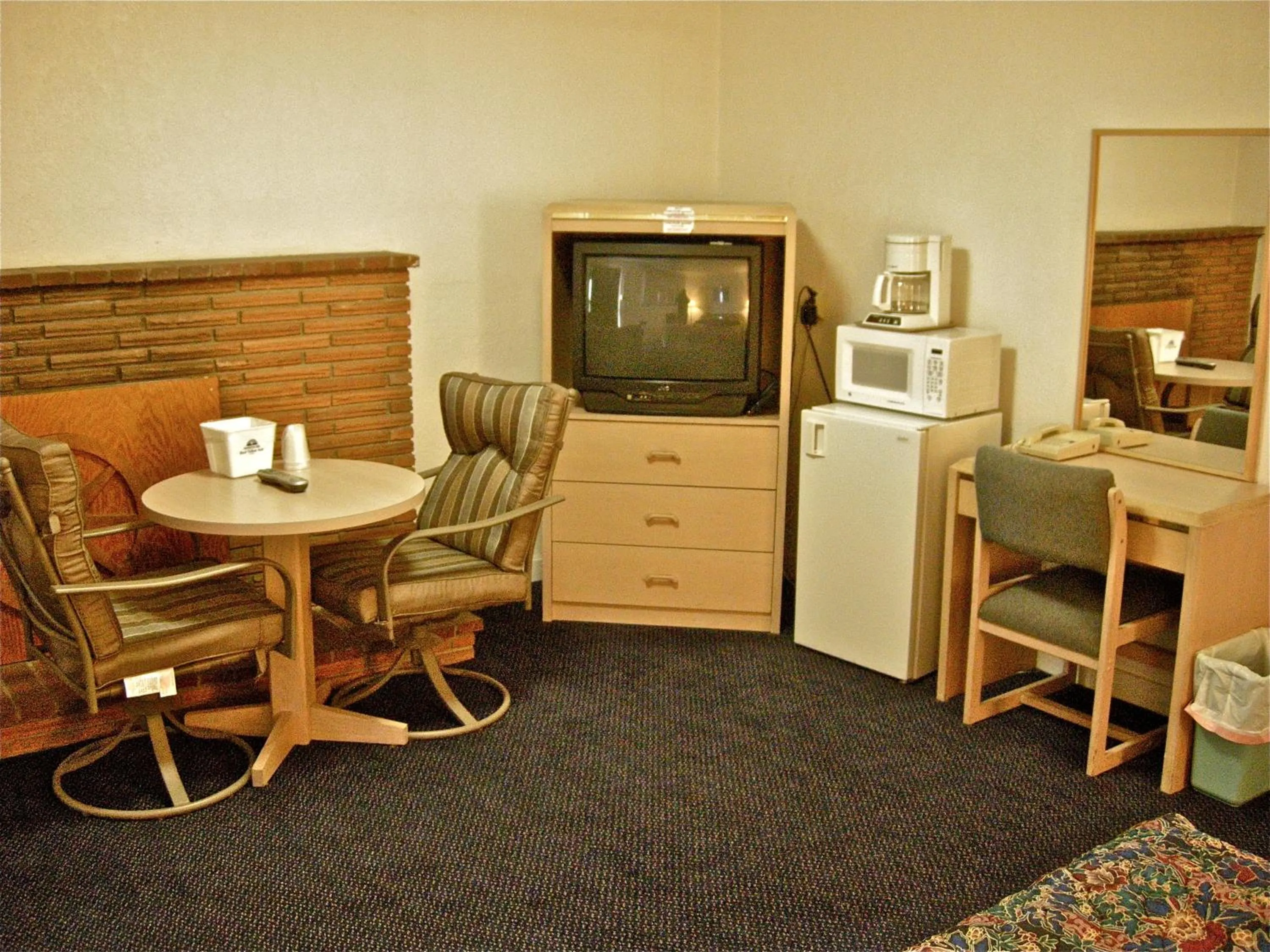 TV and multimedia in Hub Motel