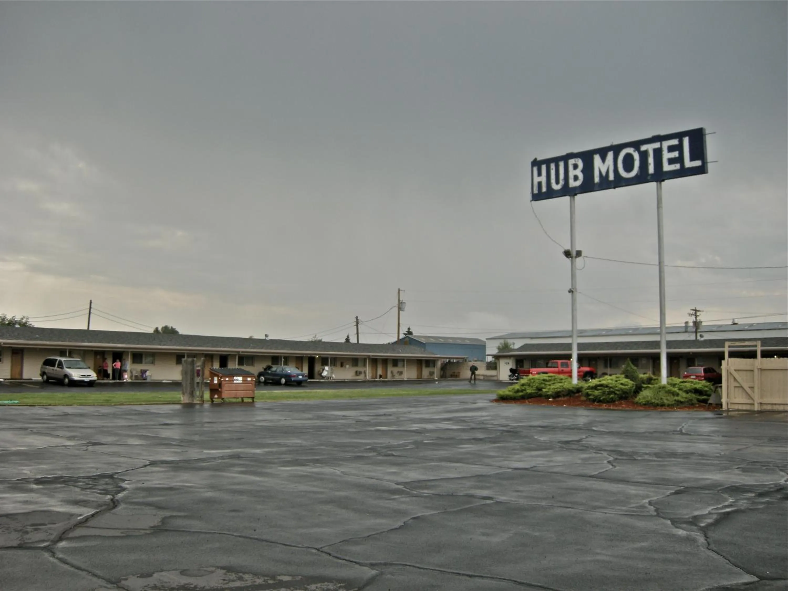 Facade/entrance in Hub Motel