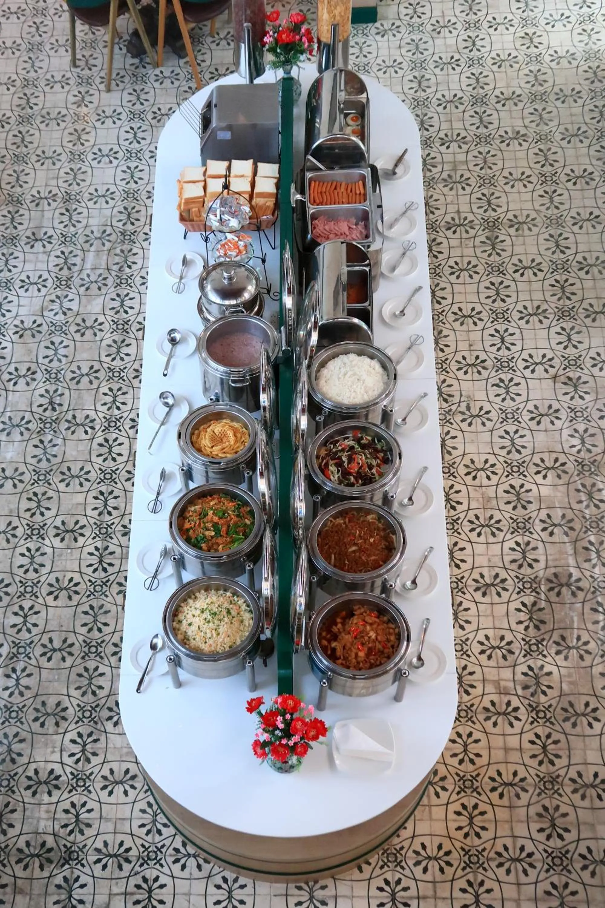 Restaurant/places to eat in Supicha Pool Access Hotel - SHA Plus